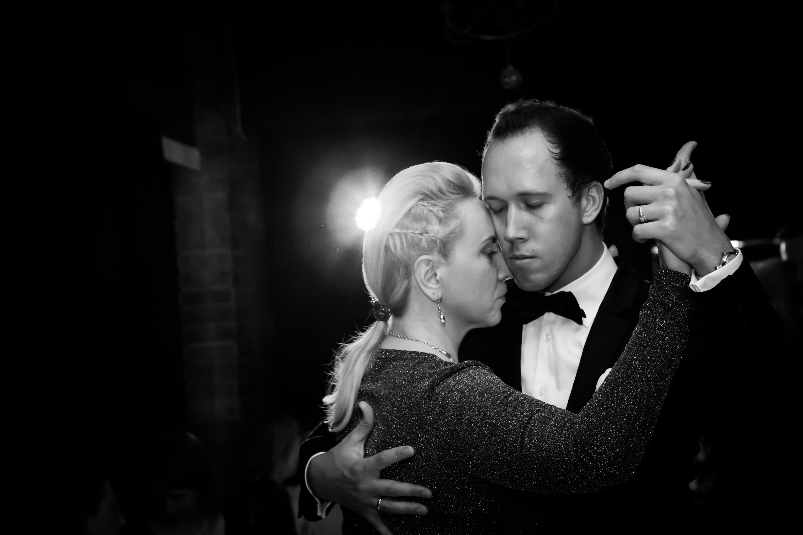 Фото с милонги. Фотограф Вадим Тренин — аналоговая ретрофотосъемка, танго-фотография,