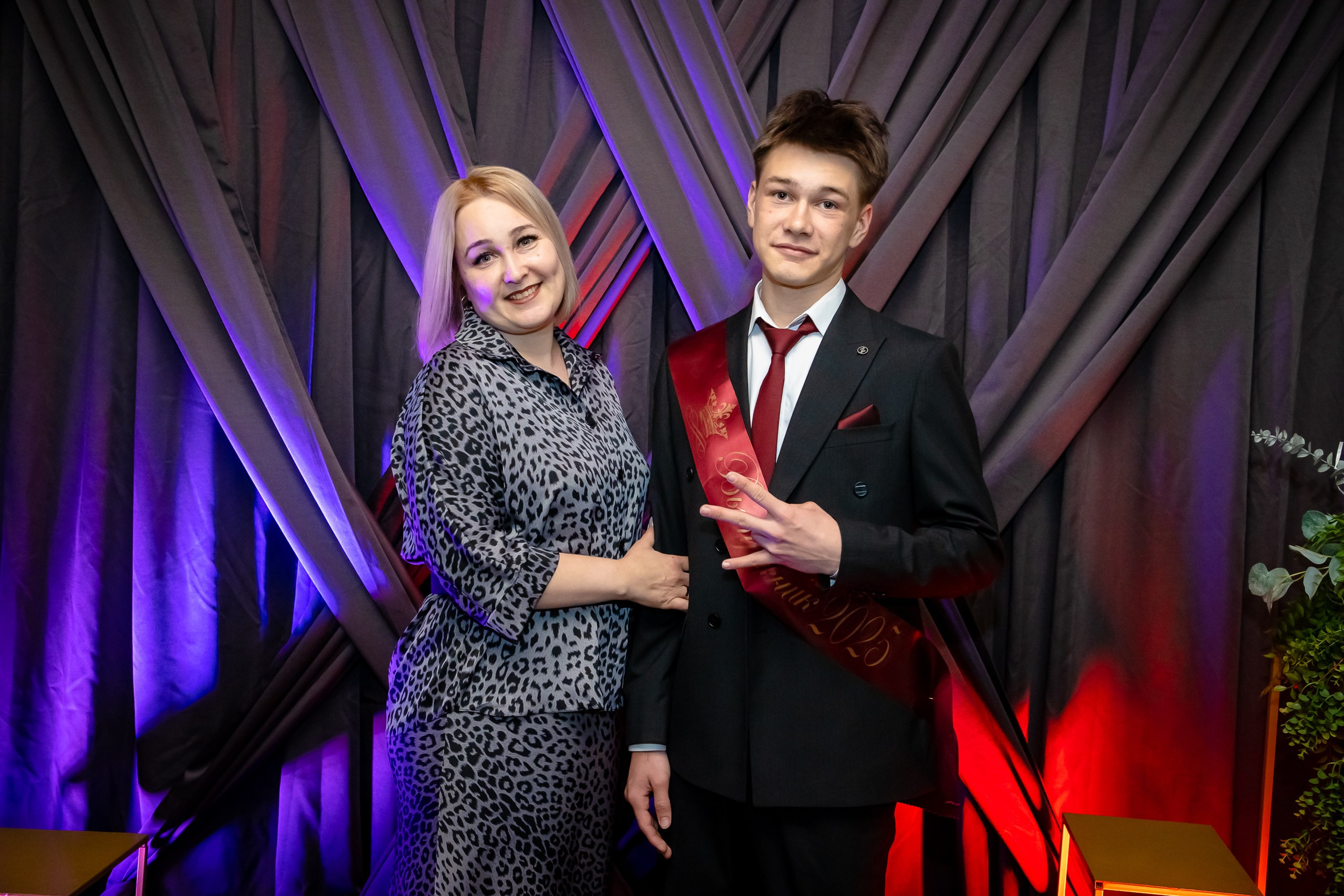 Фотограф на выпускной в 9-м классе. Спортивный фотограф Екатеринбург Онлайн трансляции