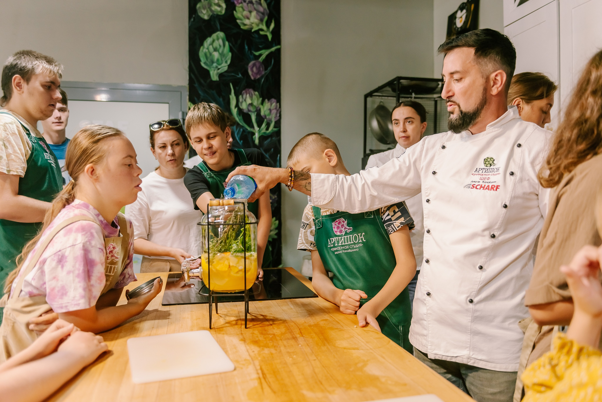 Инклюзивная кухня добра в Артишок 30. 07.35. Детский фотограф, семейный фотограф и репортажи в Кемерово