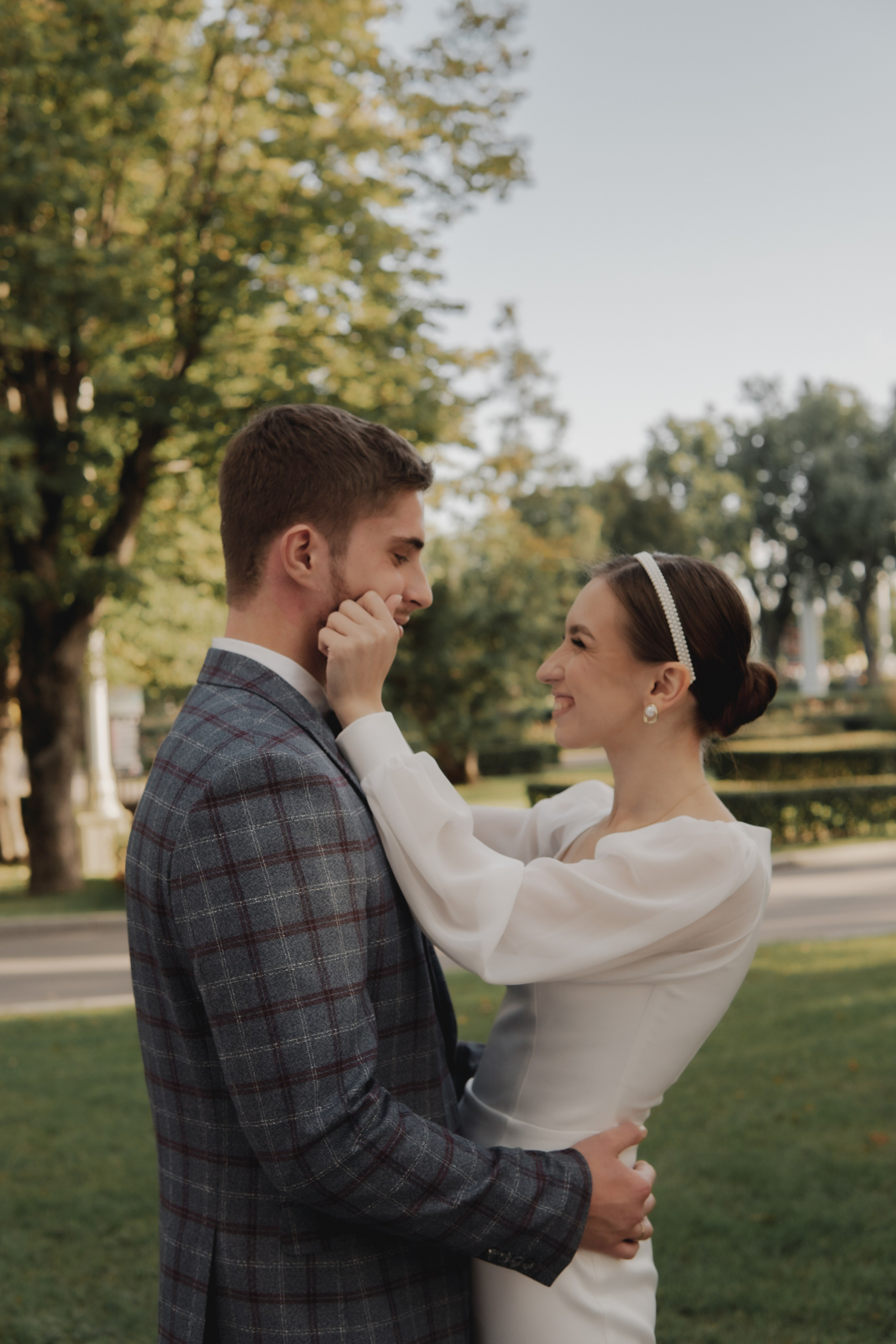 Свадебная прогулка. Мы тонем в лучах нежных объятий. Свадебный и портретный фотограф в Москве, Светлана Янковая