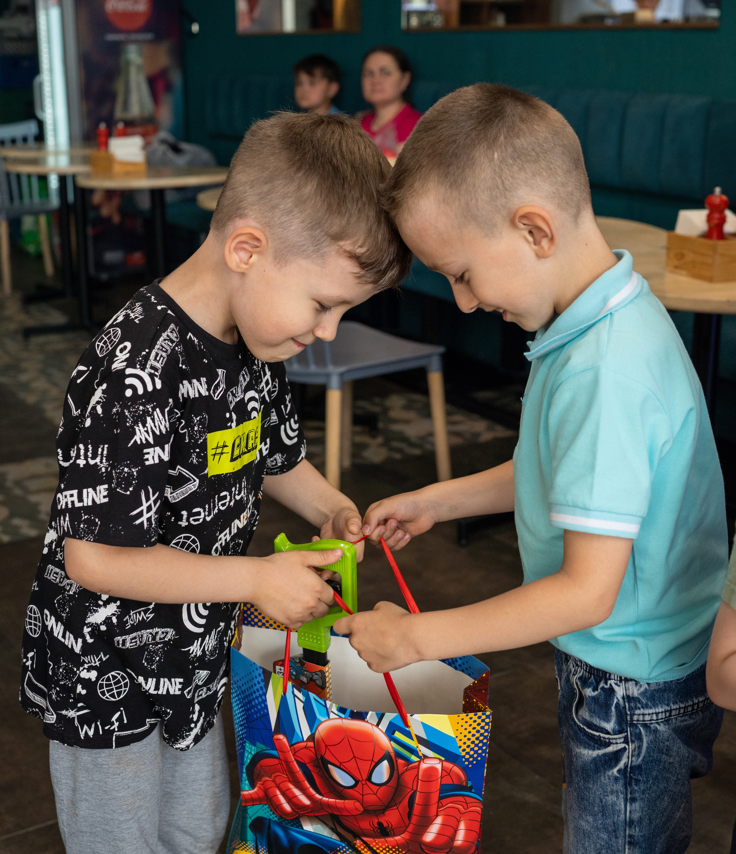 День рождение в бургерной. Фотограф в Екатеринбурге Павел Самков