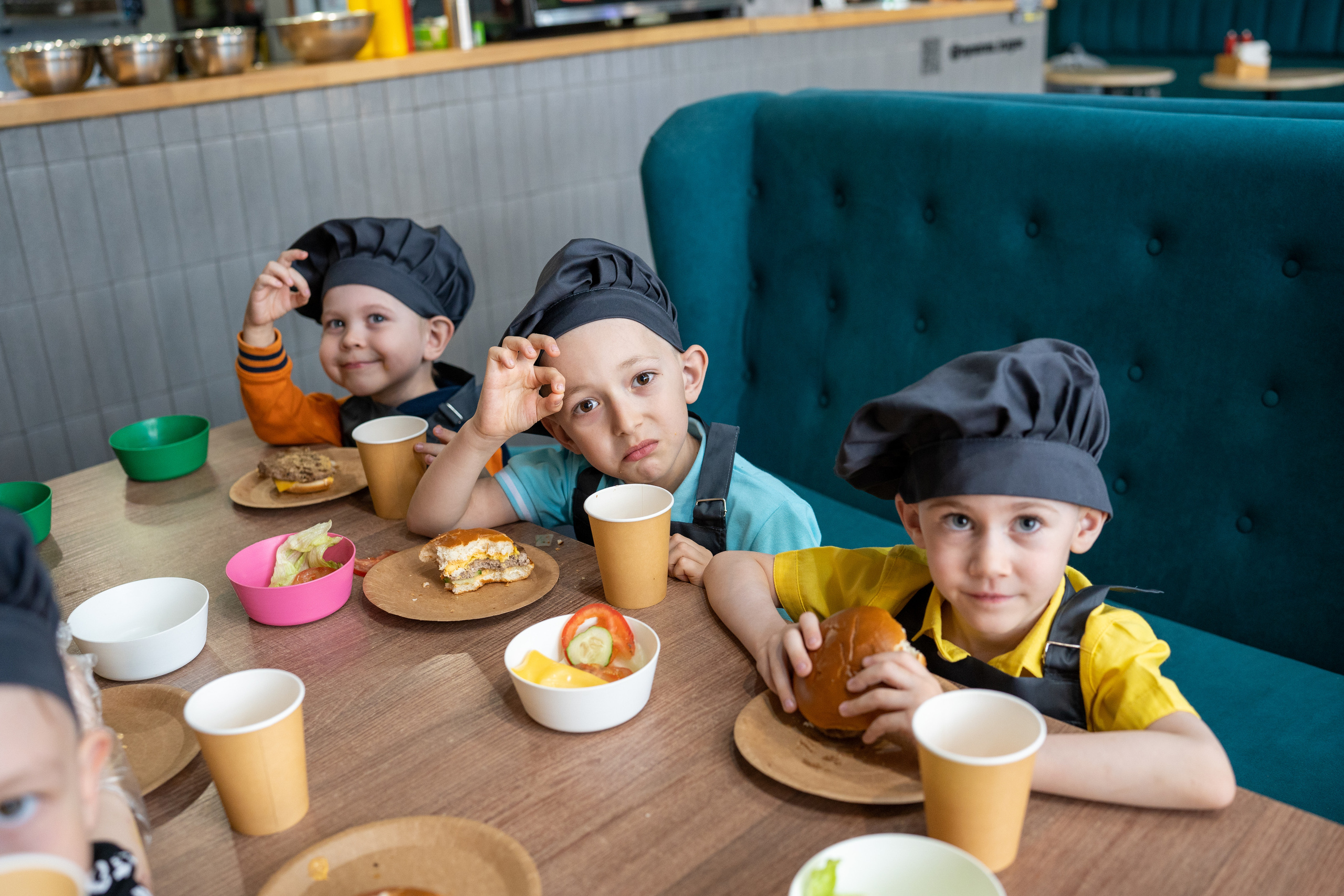 День рождение в бургерной. Фотограф в Екатеринбурге Павел Самков