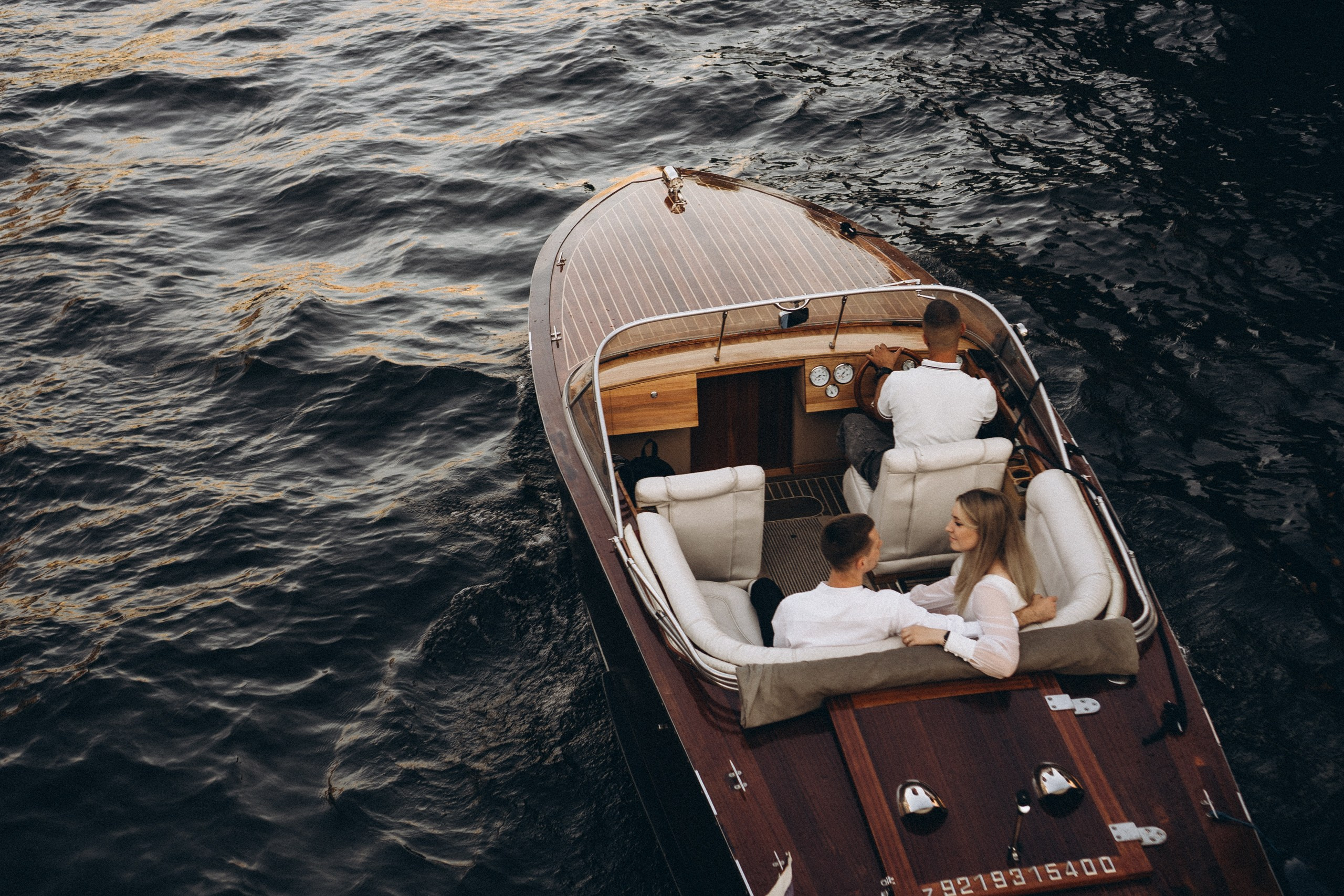 СВАДЕНБНАЯ СЬЕМКА НА КАТЕРЕ ПО КАНАЛАМ САНКТ-ПЕТЕРБУРГА И В АКВАТОРИИ НЕВЫ. Профессиональный фотограф, Санкт-Петербург — Виктория Богомолова