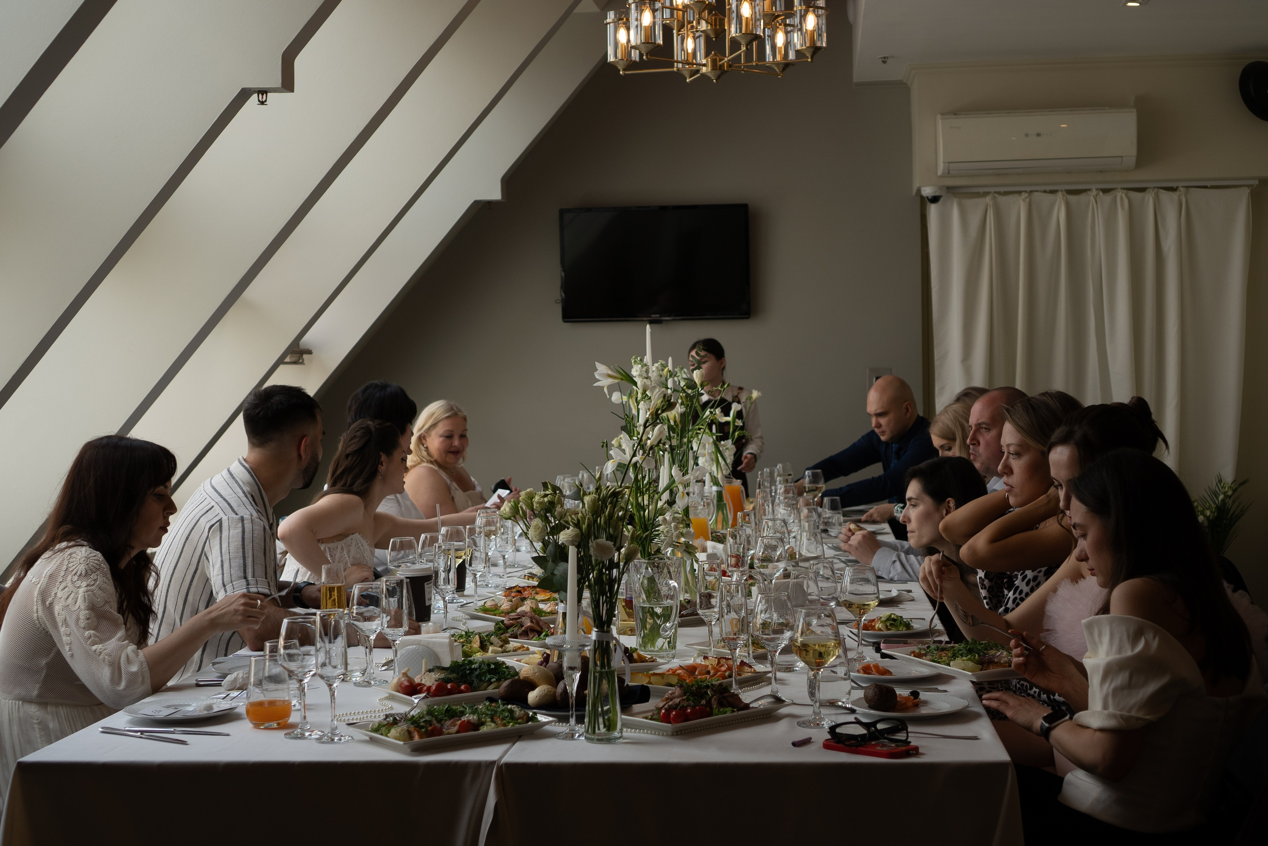 СВАДЕБНЫЙ БАНКЕТ НА ВЛАДИМИРСКОЙ В САНКТ-ПЕТЕРБУРГЕ (КАМЕРНАЯ СВАДЬБА). Профессиональный фотограф, Санкт-Петербург — Виктория Богомолова