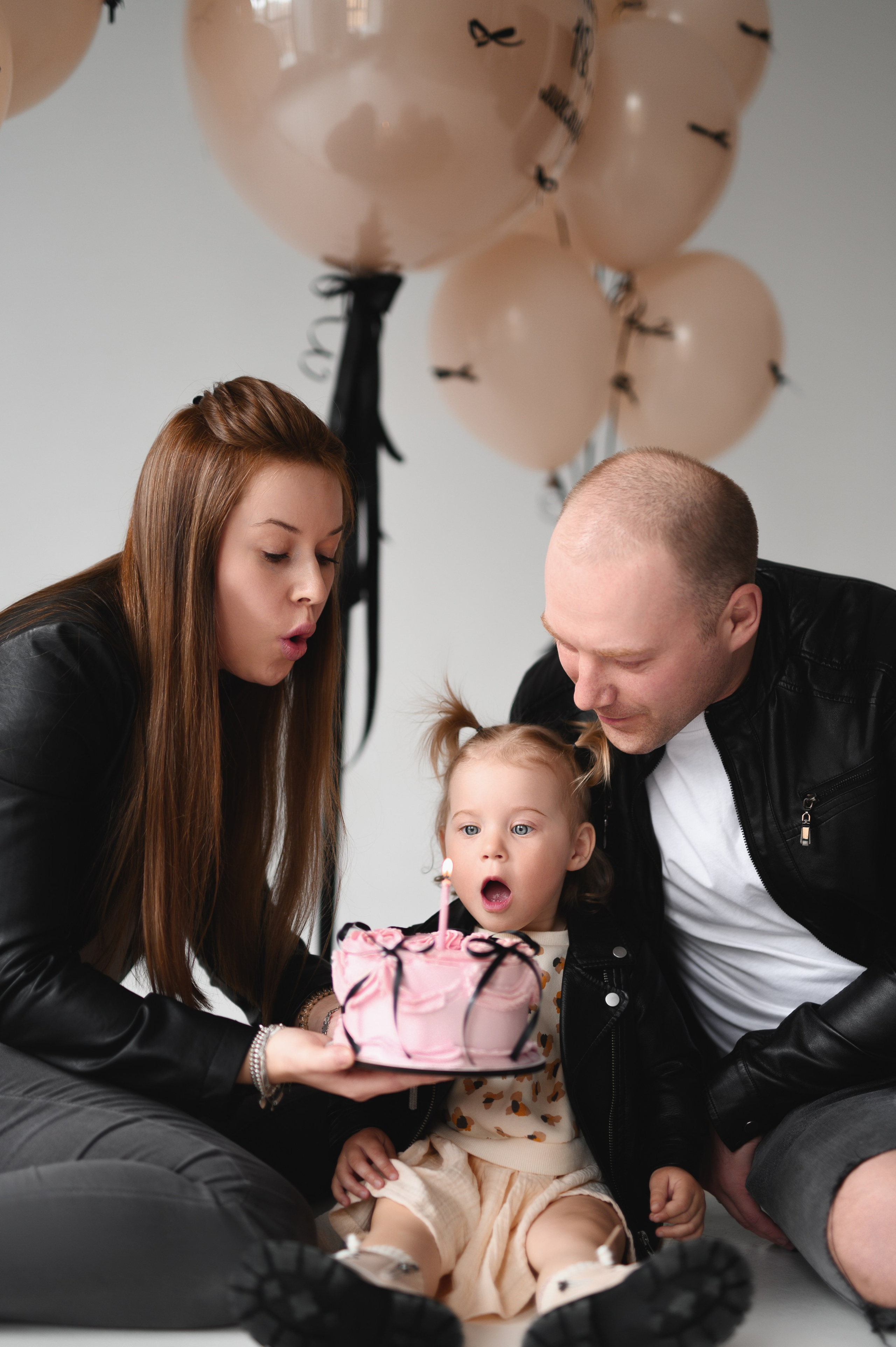 Съемка годика, годовасие, фотосессия в день рождения. НЬЮБОРН ФОТОСЕССИИ, БЕРЕМЕННОСТЬ, ПОРТРЕТНЫЕ СЕМЕЙНЫЕ ФОТОСЕССИИ  Ногинск Москва ОЛЬГА ВОГЕЛЬ