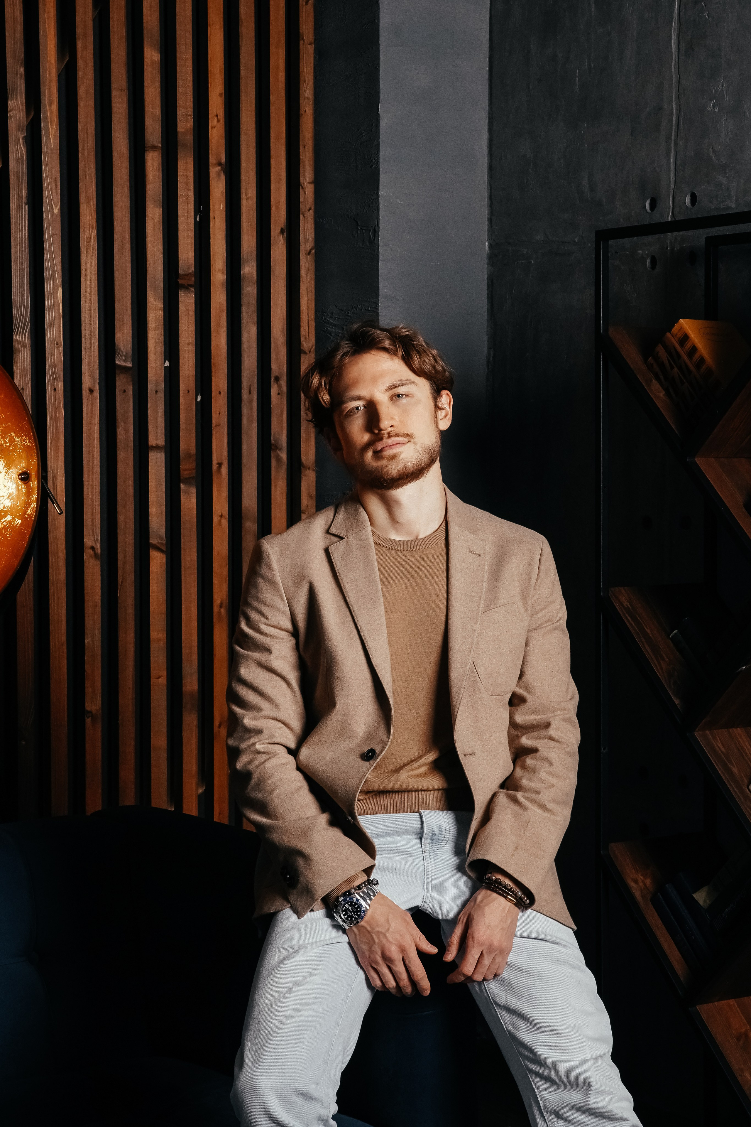 Business. AMODEO STUDIO