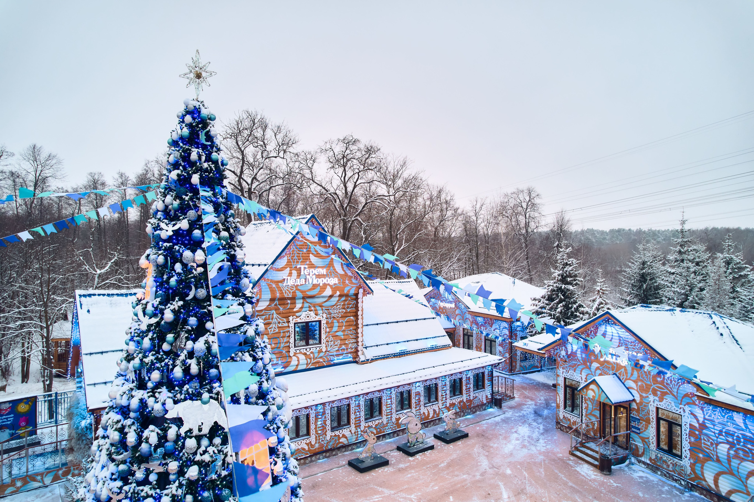 Терема Усадьбы Деда Мороза днём. Никита Хохловский фото и видео продакшн