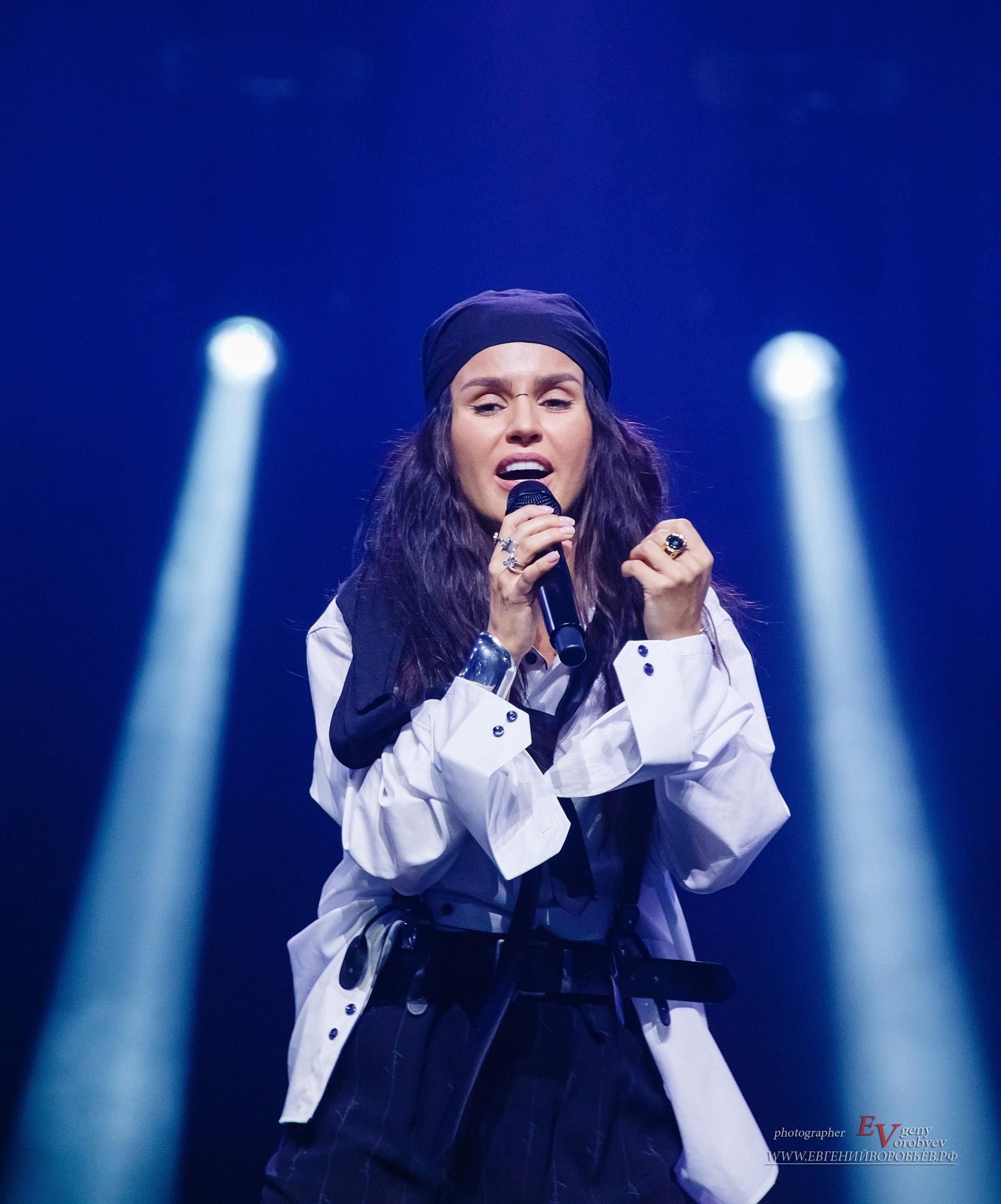 Концерт певицы зиверт в Красноярске фото репортаж артистка шоу фоторепортаж репортажный фотограф фотосъёмка заказать цена стоимость пример