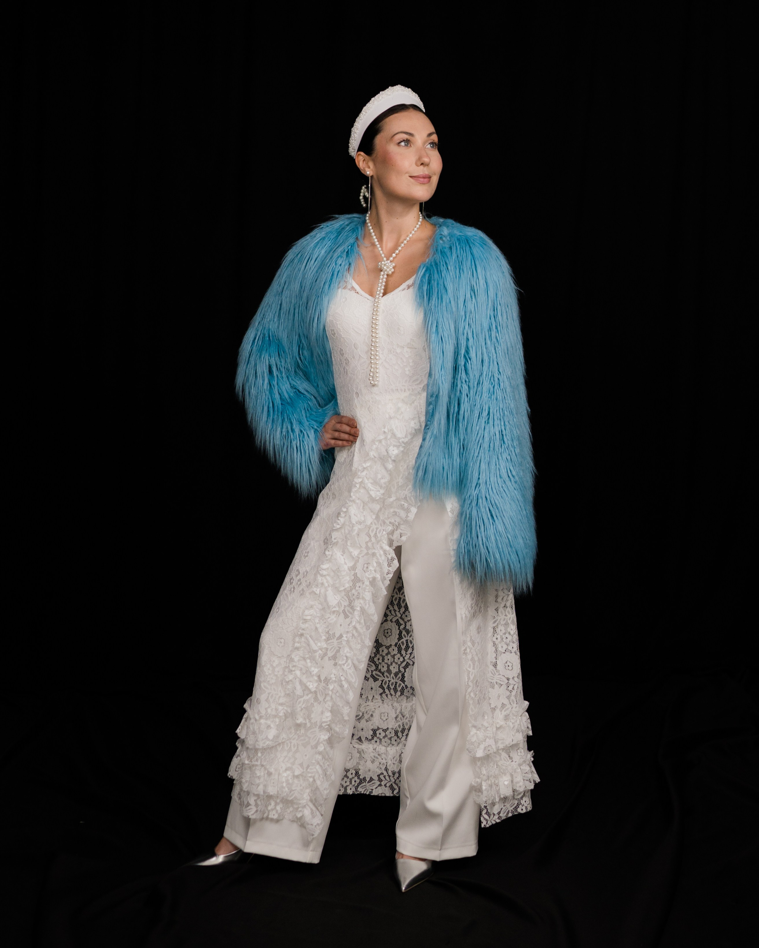 Образ для ведущей мероприятий «Современная снегурочка». Стилист медийных личностей