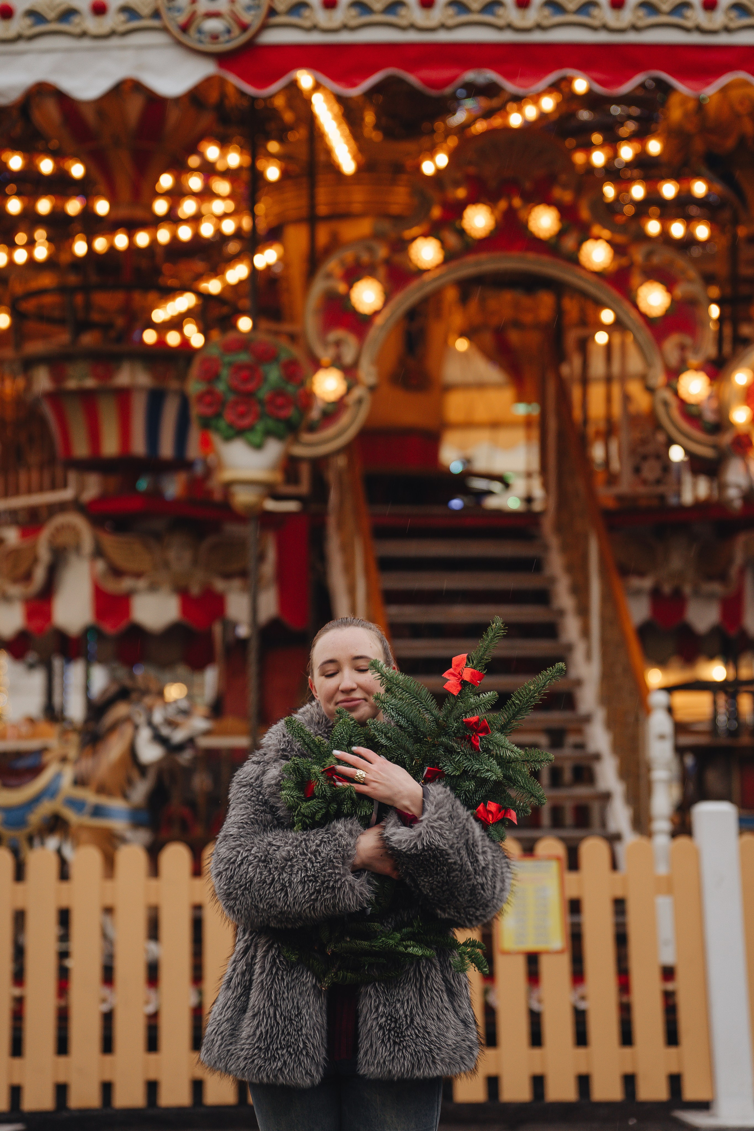 ПРОГУЛКА НА МАНЕЖНОЙ ПЛОЩАДИ ДЛЯ ДЕВУШКИ ПЕРЕД НОВЫМ ГОДОМ (НОВОГОДНЯЯ ФОТОСЕССИИЯ НА МАНЕЖНОЙ ПЛОЩАДИ). Профессиональный фотограф, Санкт-Петербург — Виктория Богомолова