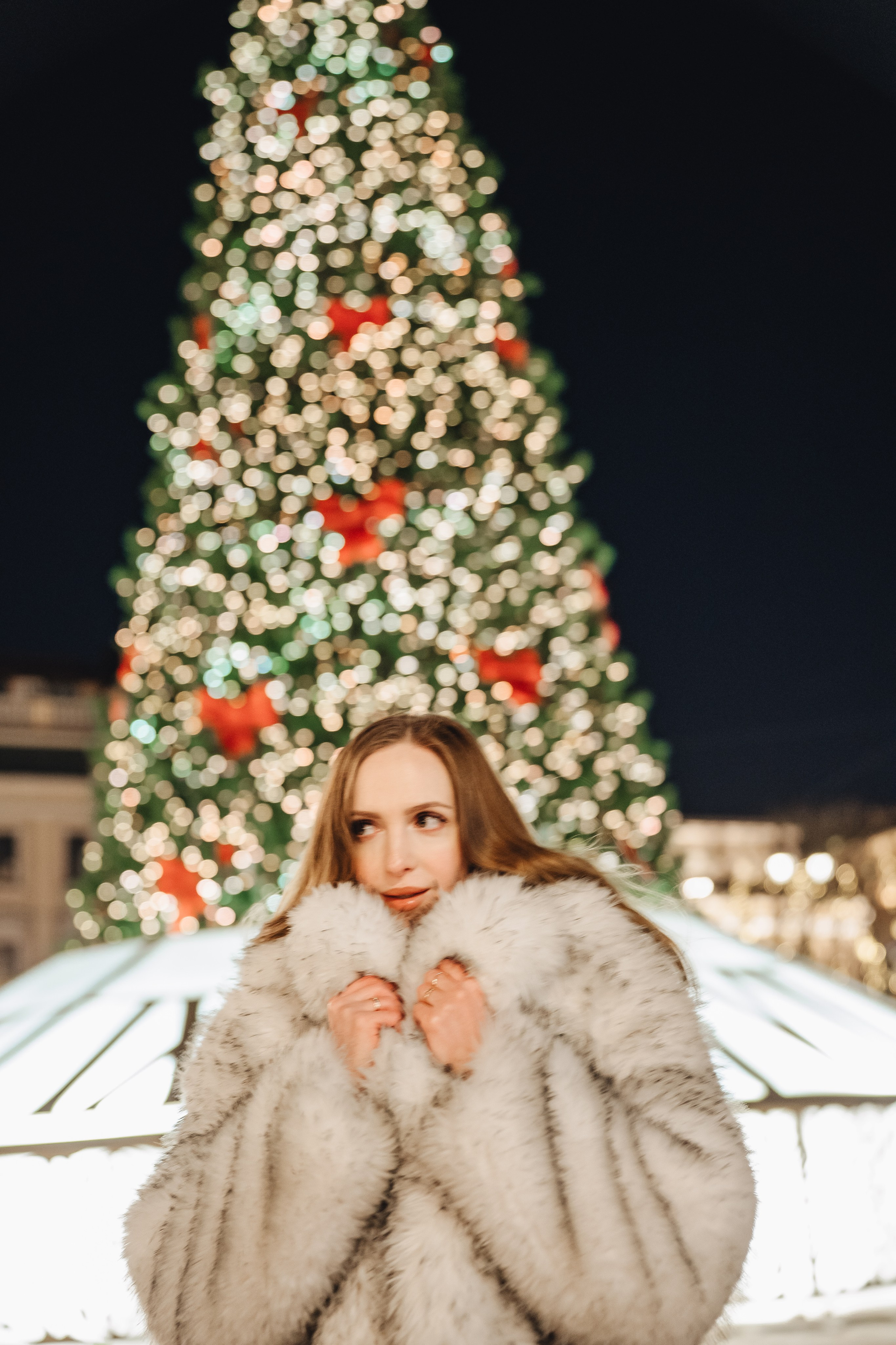 ПРОГУЛКА НА МАНЕЖНОЙ ПЛОЩАДИ ДЛЯ ДЕВУШКИ ПЕРЕД НОВЫМ ГОДОМ (НОВОГОДНЯЯ ФОТОСЕССИИЯ НА МАНЕЖНОЙ ПЛОЩАДИ). Профессиональный фотограф, Санкт-Петербург — Виктория Богомолова