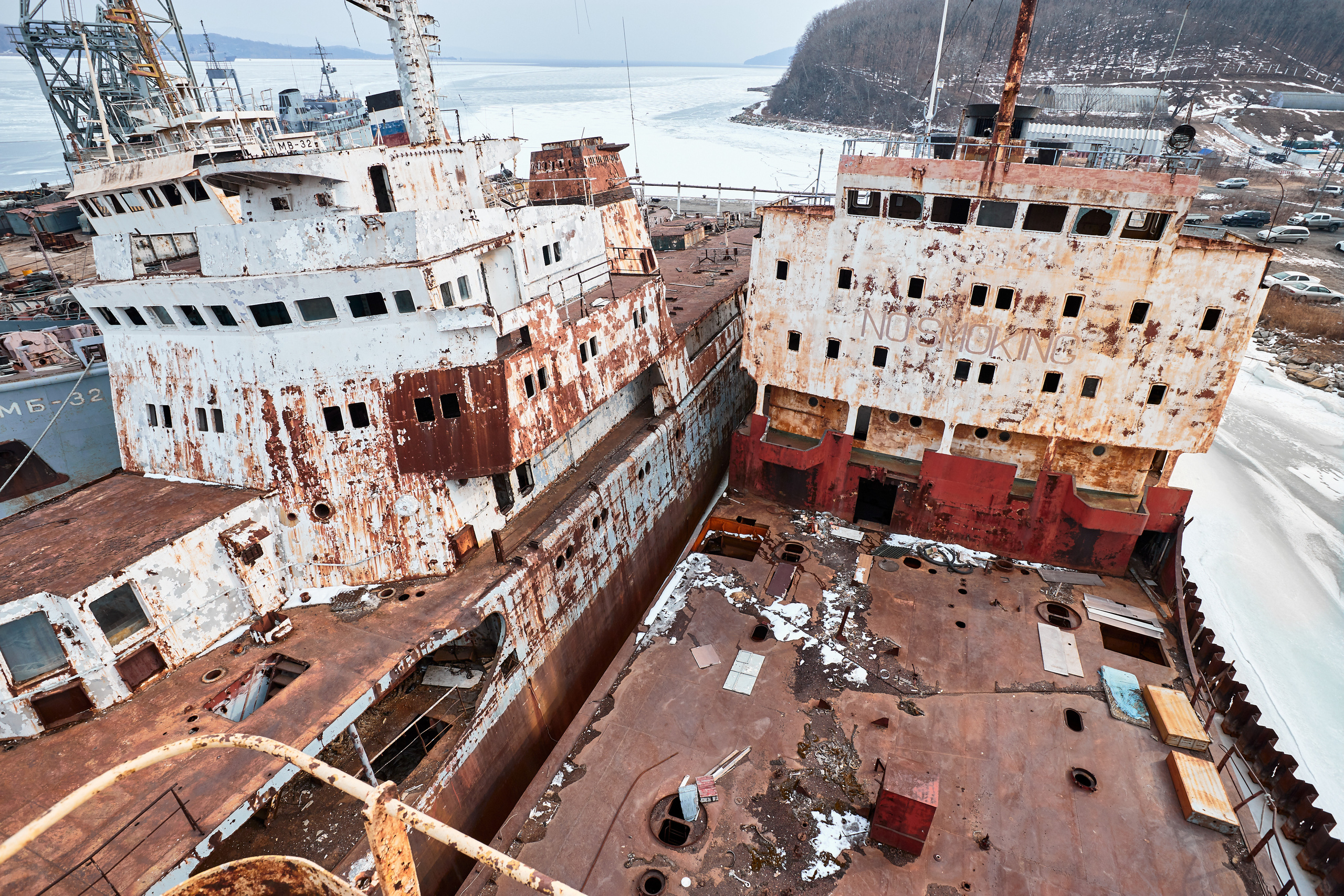 Заброшенные корабли в бухте Арбек