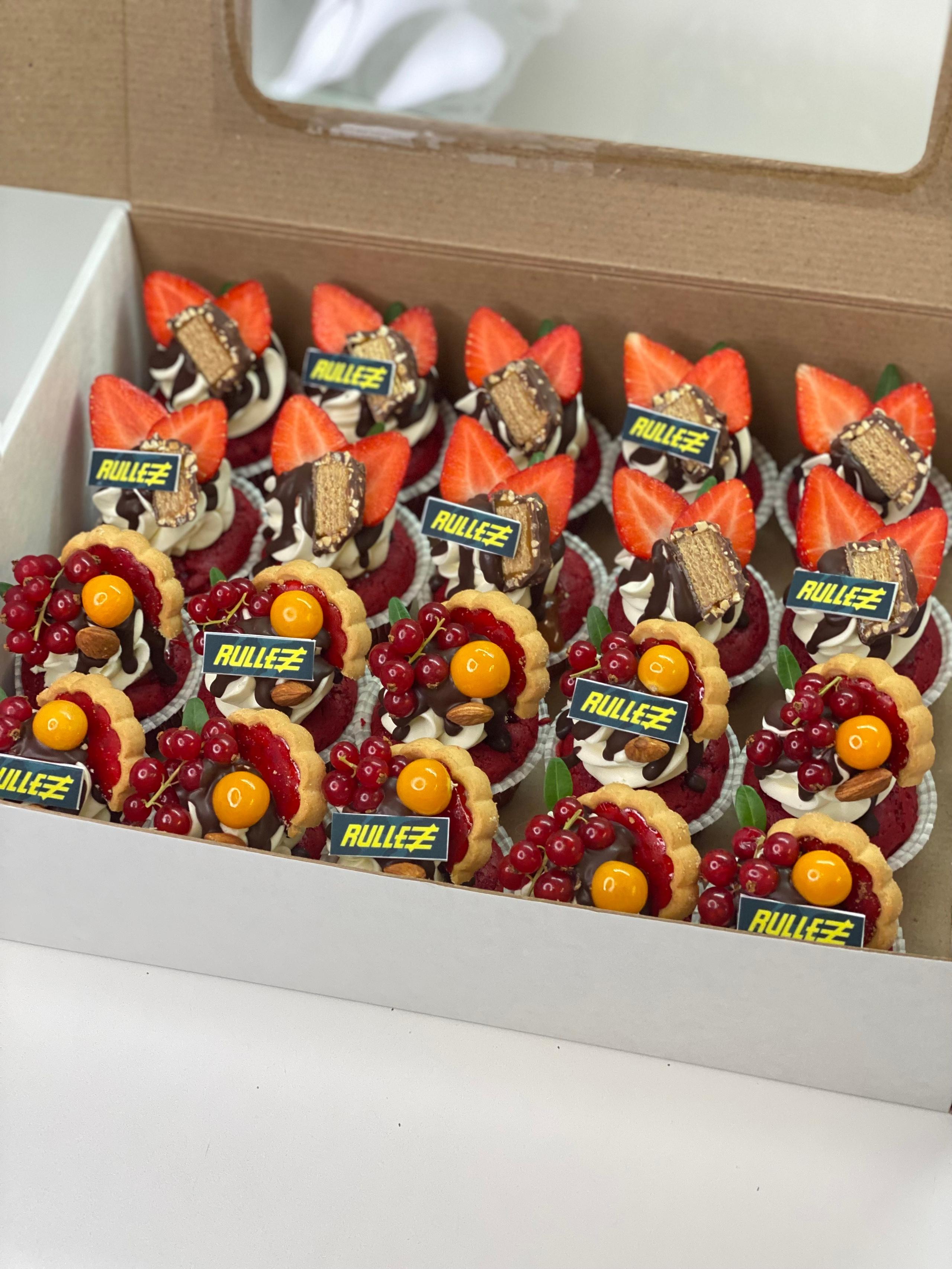 Капкейки фуршетные с логотипом. Katyasugarsugar капкейки, зефир, торты Москва