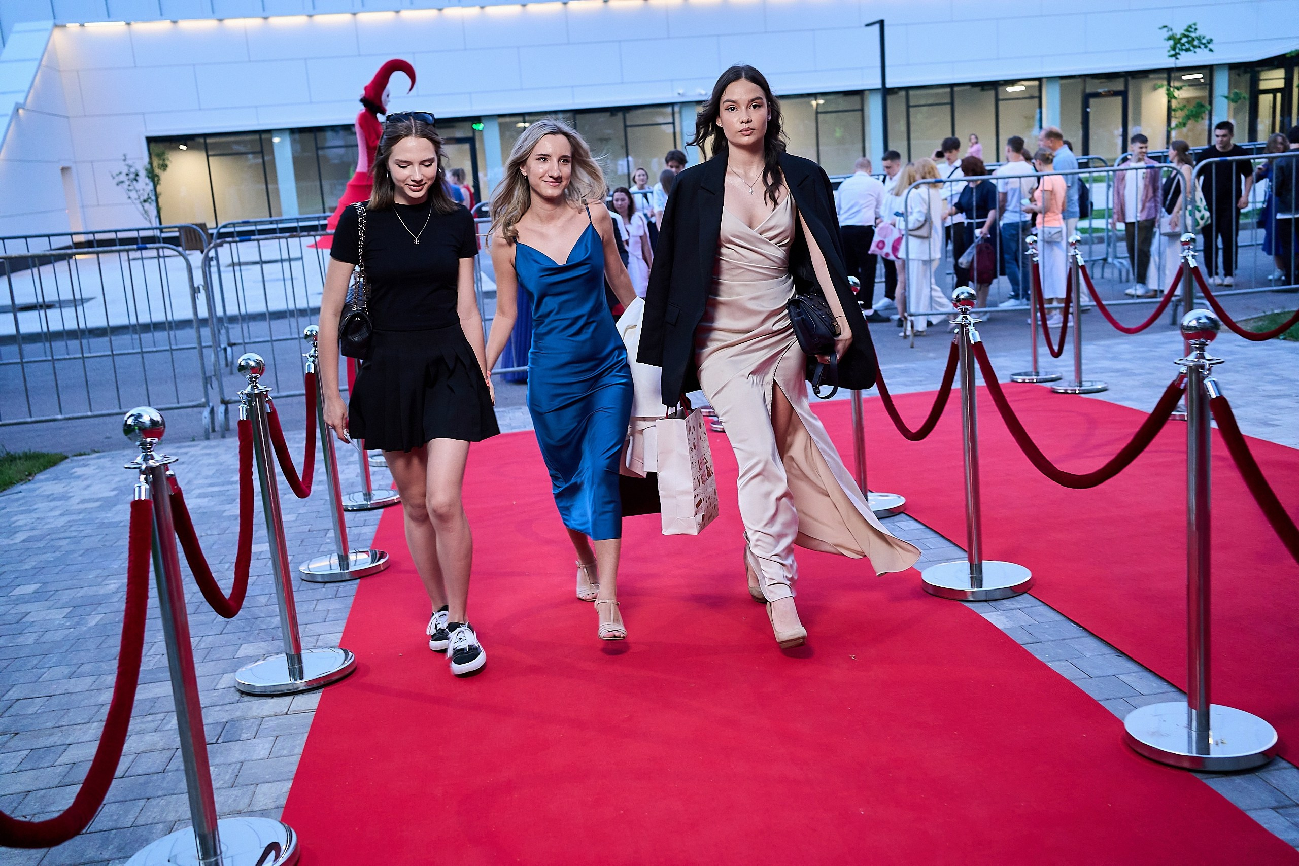 Выпускной 2024 концертный зал Академия ВТБ. Фотограф и Видеограф в Москве. Олег Корушев