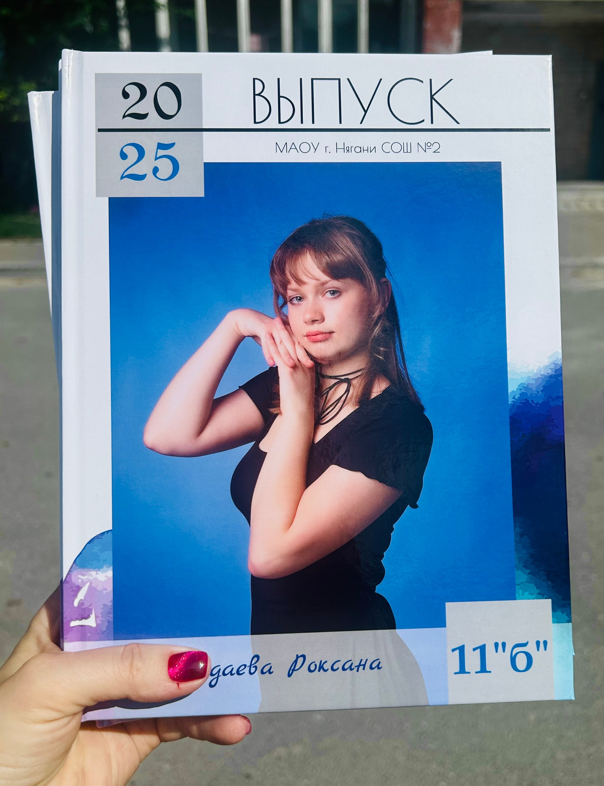 Выпускной альбом трио 9 класс. Выпускные альбомы на заказ Нягань (фотокнигиназаказнягань)