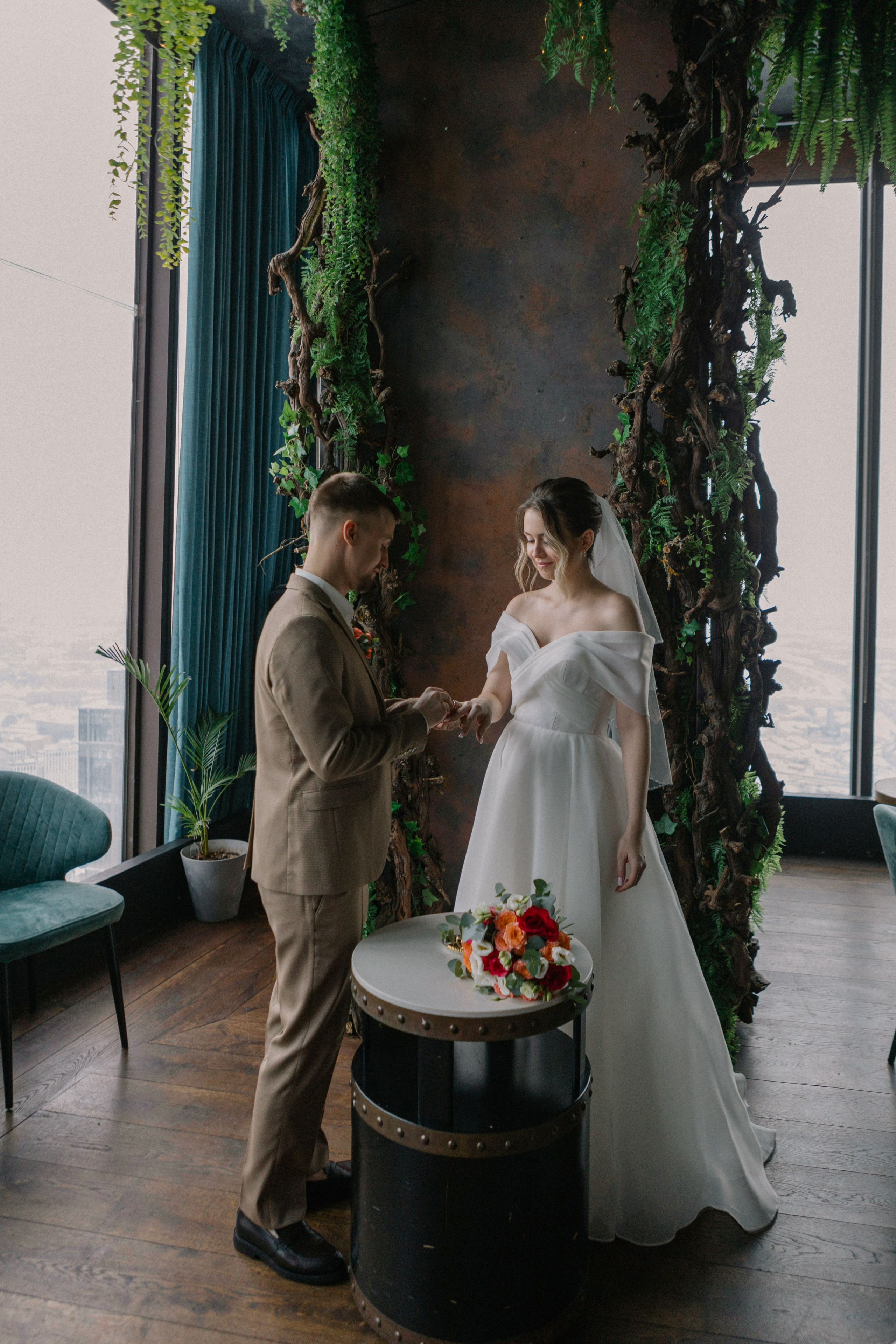 Ксюша и Илья. Утро в отеле роспись в Birds. Свадебный и портретный фотограф в Москве Анастасия Масюк