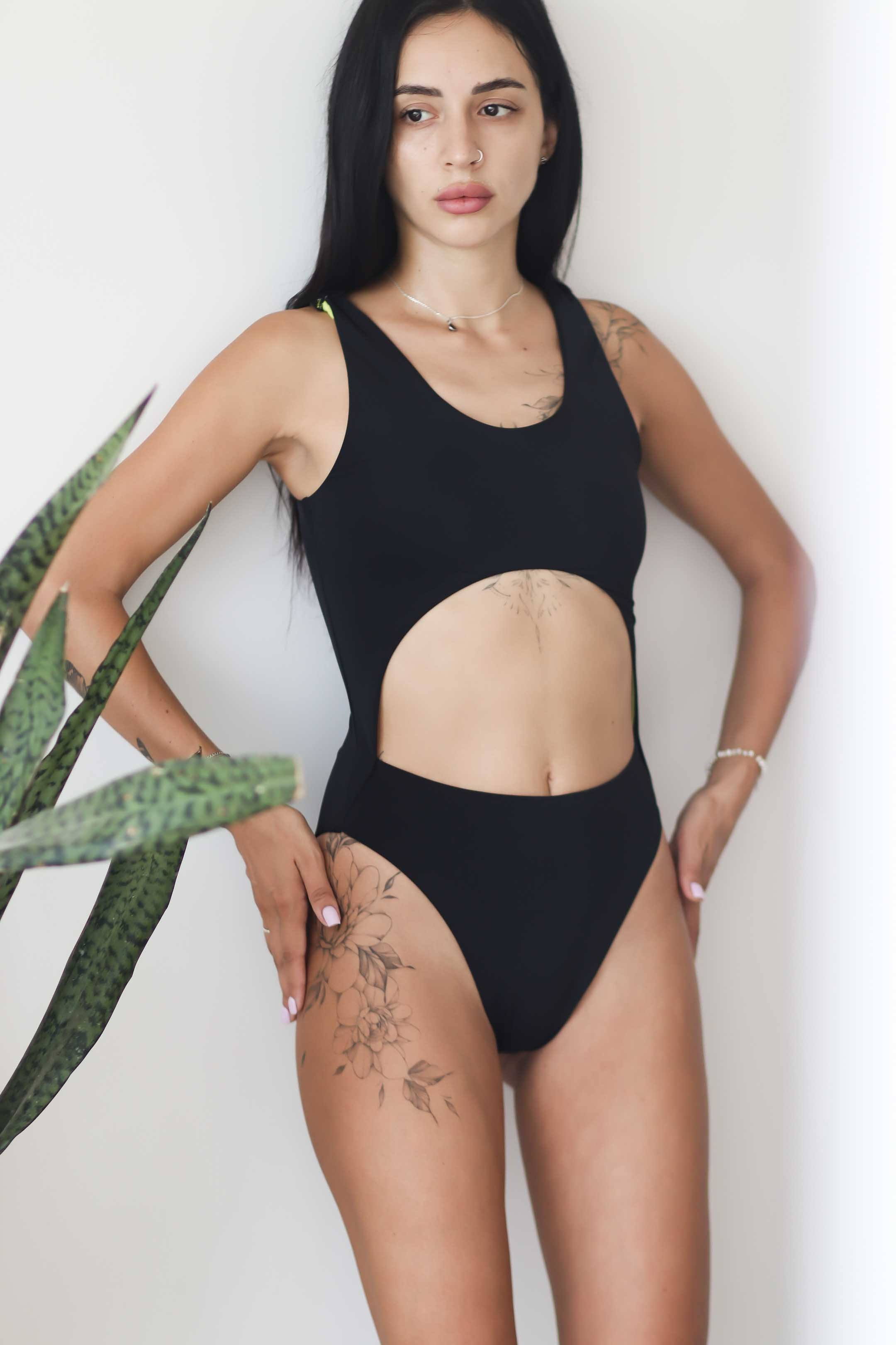 Коллекция купальников бикини. Фотограф на Шри-Ланке