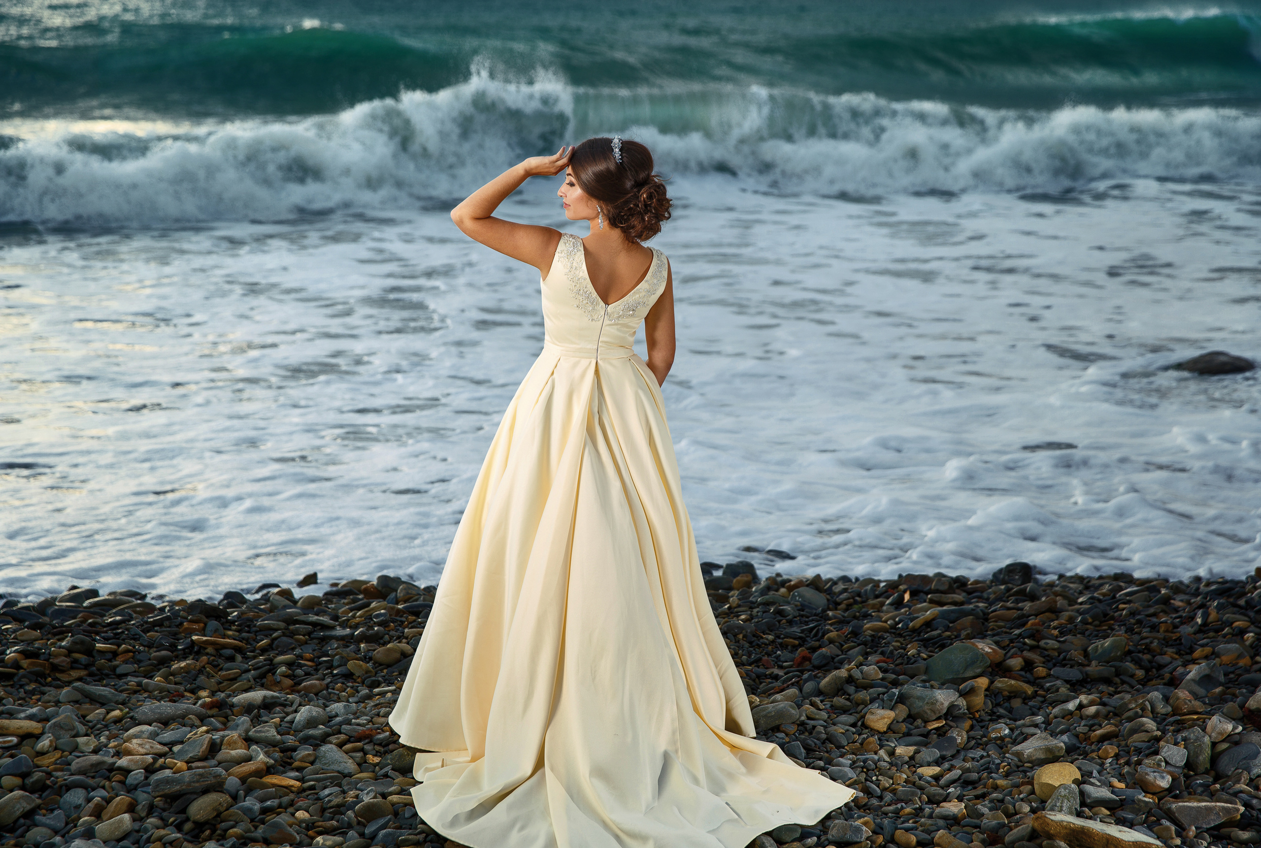 Renatphoto-Свадебная фотосессия на берегу моря жениха и невесты. Красивые портрет. Профессиональная фотосъёмка интерьеров, предметная фотосессия еды для меню г. Анапа