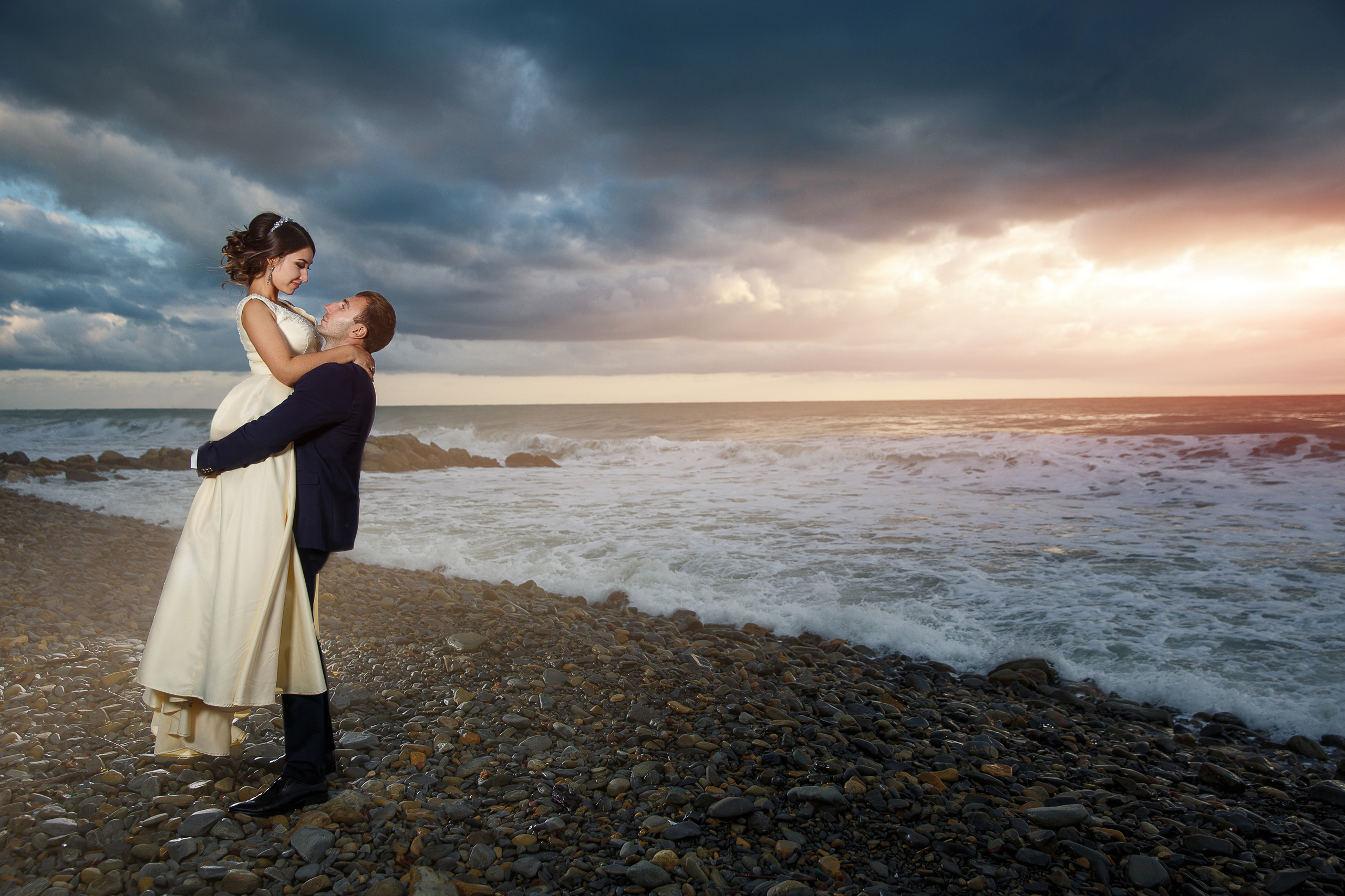 Renatphoto-Свадебная фотосессия на берегу моря жениха и невесты. Красивые портрет. Профессиональная фотосъёмка интерьеров, предметная фотосессия еды для меню г. Анапа