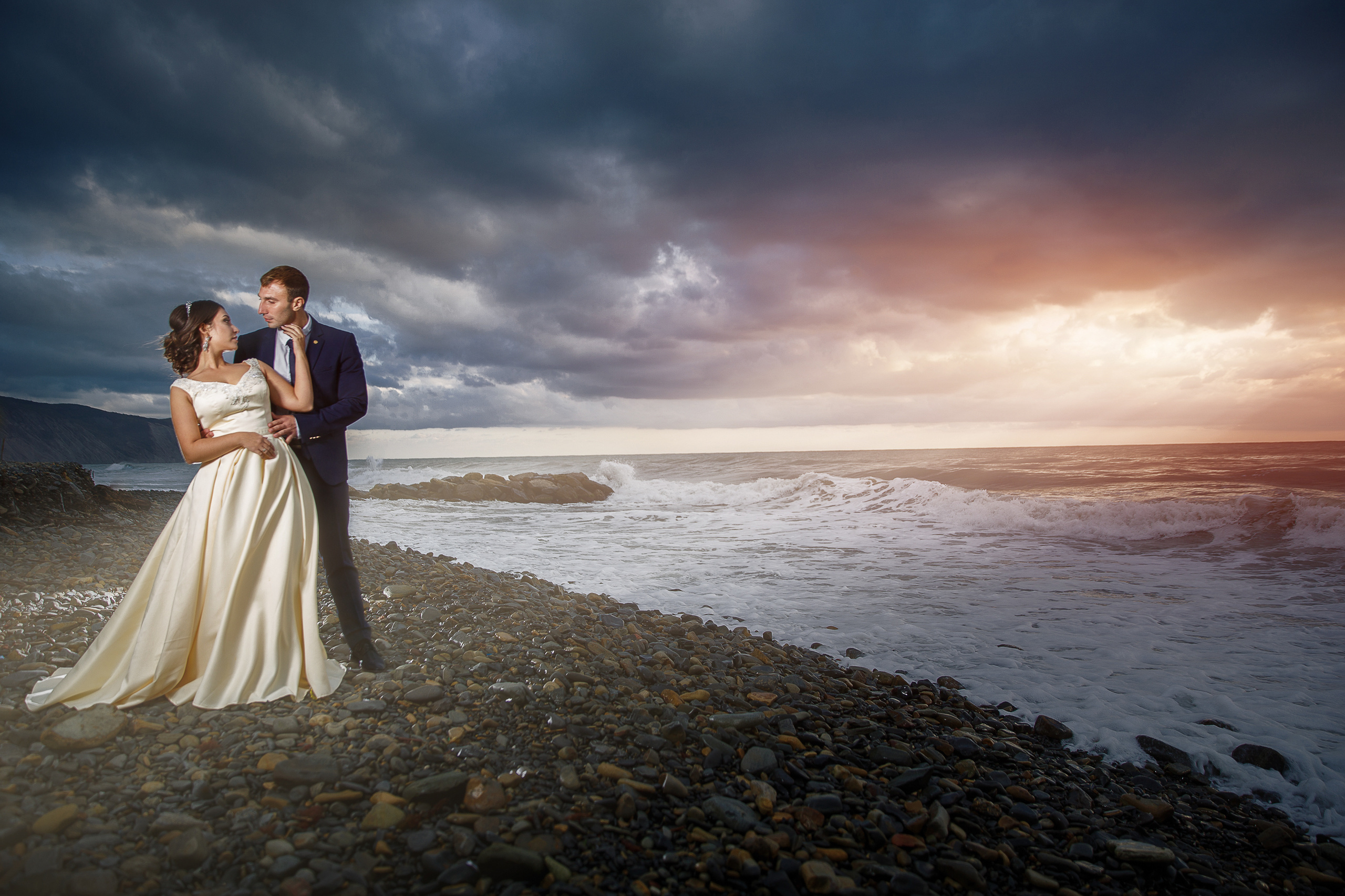 Renatphoto-Свадебная фотосессия на берегу моря жениха и невесты. Красивые портрет. Профессиональная фотосъёмка интерьеров, предметная фотосессия еды для меню г. Анапа