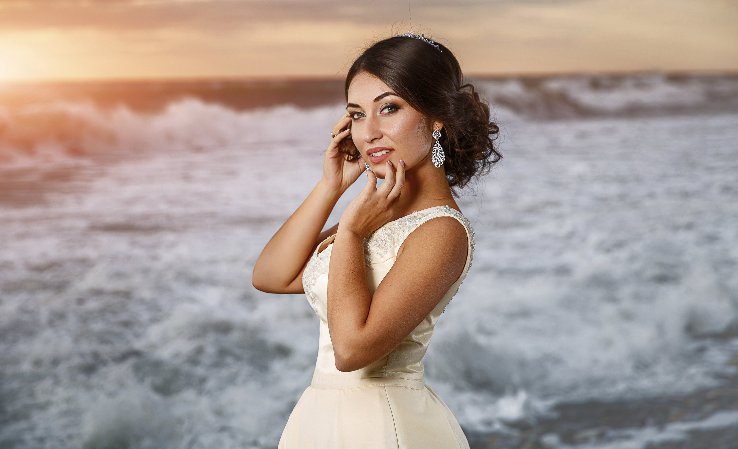 Renatphoto-Свадебная фотосессия на берегу моря жениха и невесты. Красивые портрет. Профессиональная фотосъёмка интерьеров, предметная фотосессия еды для меню г. Анапа