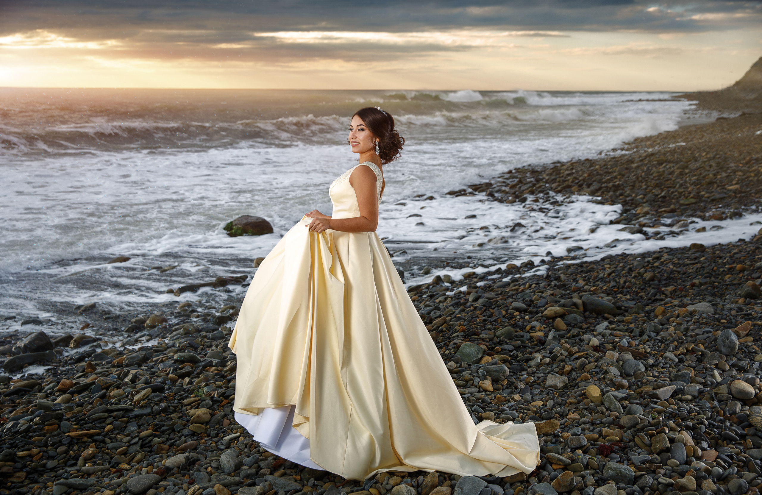 Renatphoto-Свадебная фотосессия на берегу моря жениха и невесты. Красивые портрет. Профессиональная фотосъёмка интерьеров, предметная фотосессия еды для меню г. Анапа