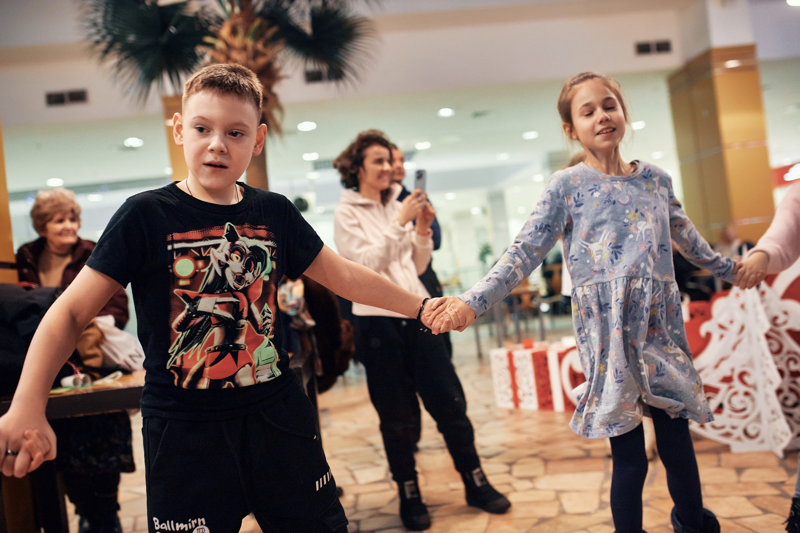 Детский новогодний праздник в ТЦ Июнь. Семейный и репортажной фотограф в Красноярске и Москве Виктор Бабинцев