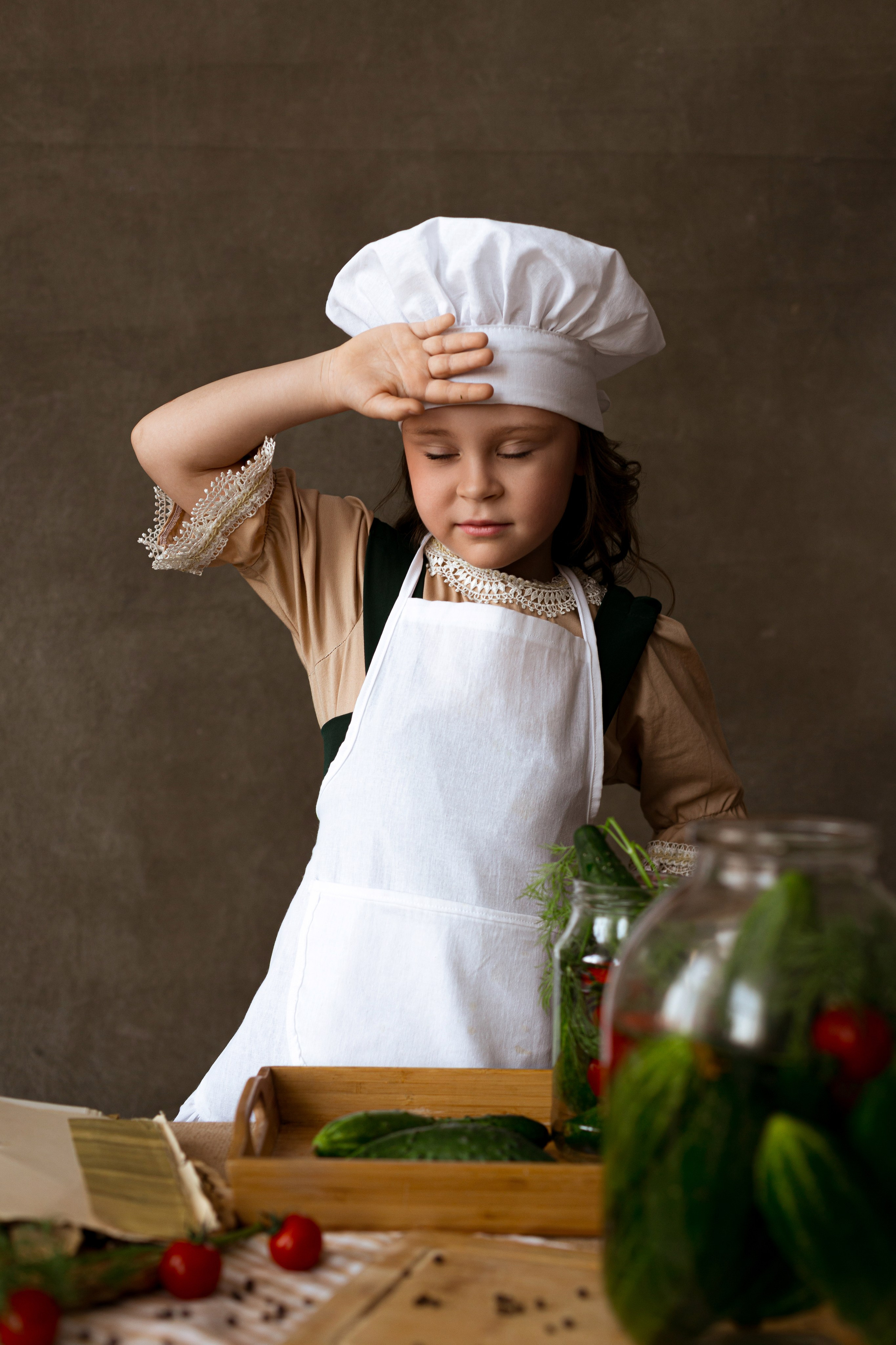 Девочка устала готовить фотосессия в студии Краснодар