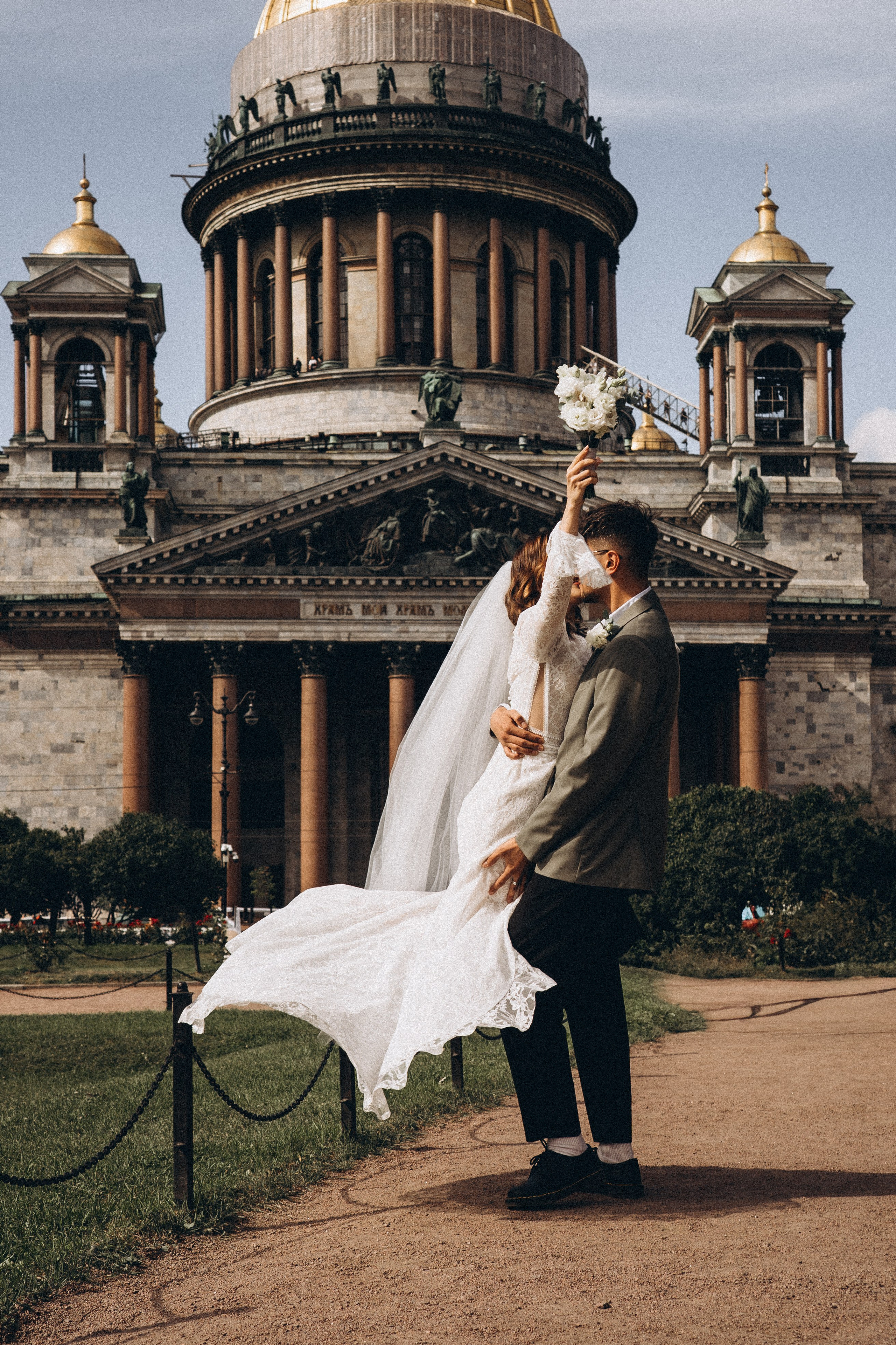 СВАДЕБНАЯ ПРОГУЛКА ВОЗЕ ИСАИКЕВСКОГО СОБОРА АСТОРИИ И ЗАКОНОДАЛЕТНОГО СОБРАНИЯ. Профессиональный фотограф, Санкт-Петербург — Виктория Богомолова
