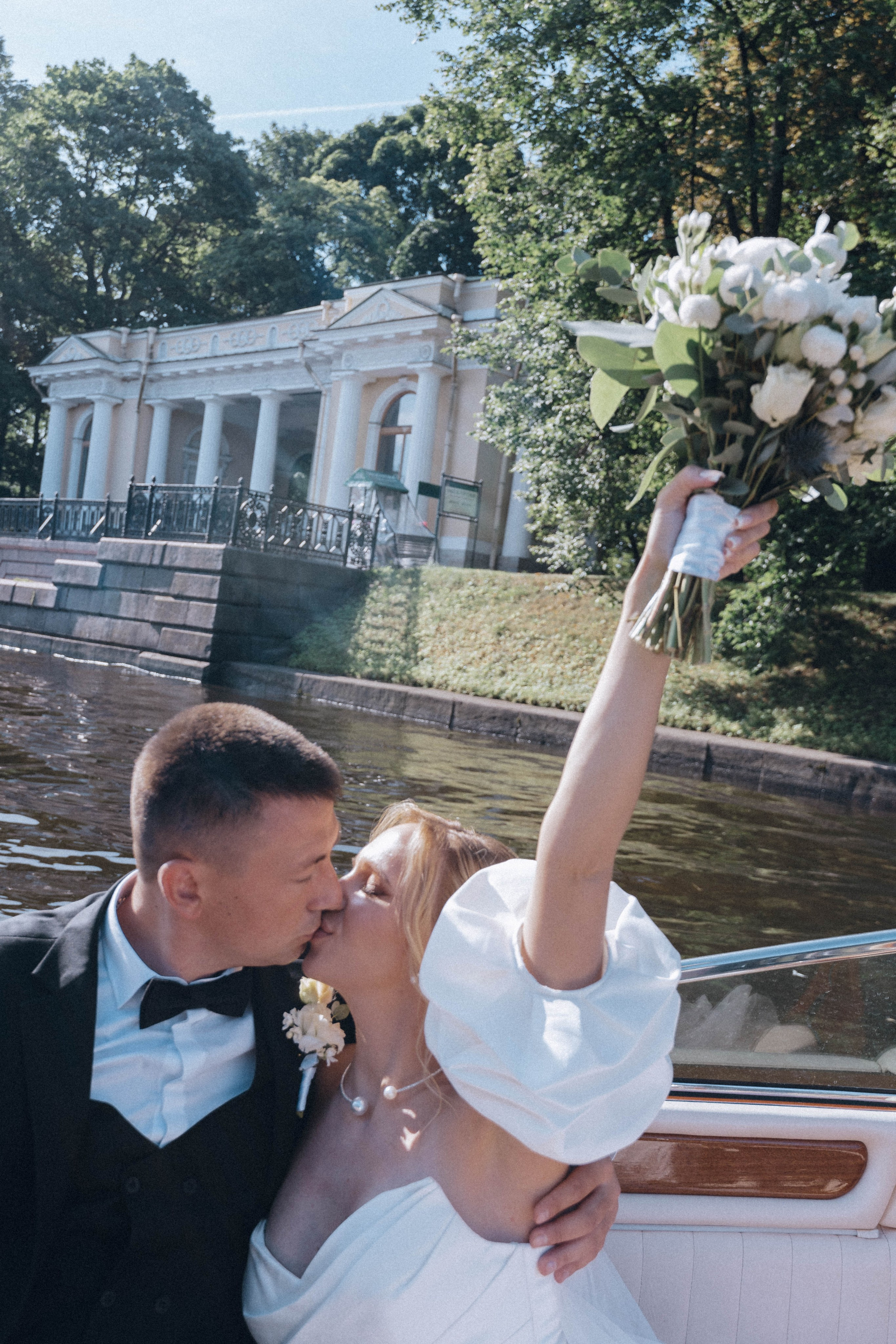 СВАДЕНБНАЯ СЬЕМКА НА КАТЕРЕ ПО КАНАЛАМ САНКТ-ПЕТЕРБУРГА И В АКВАТОРИИ НЕВЫ. Профессиональный фотограф, Санкт-Петербург — Виктория Богомолова
