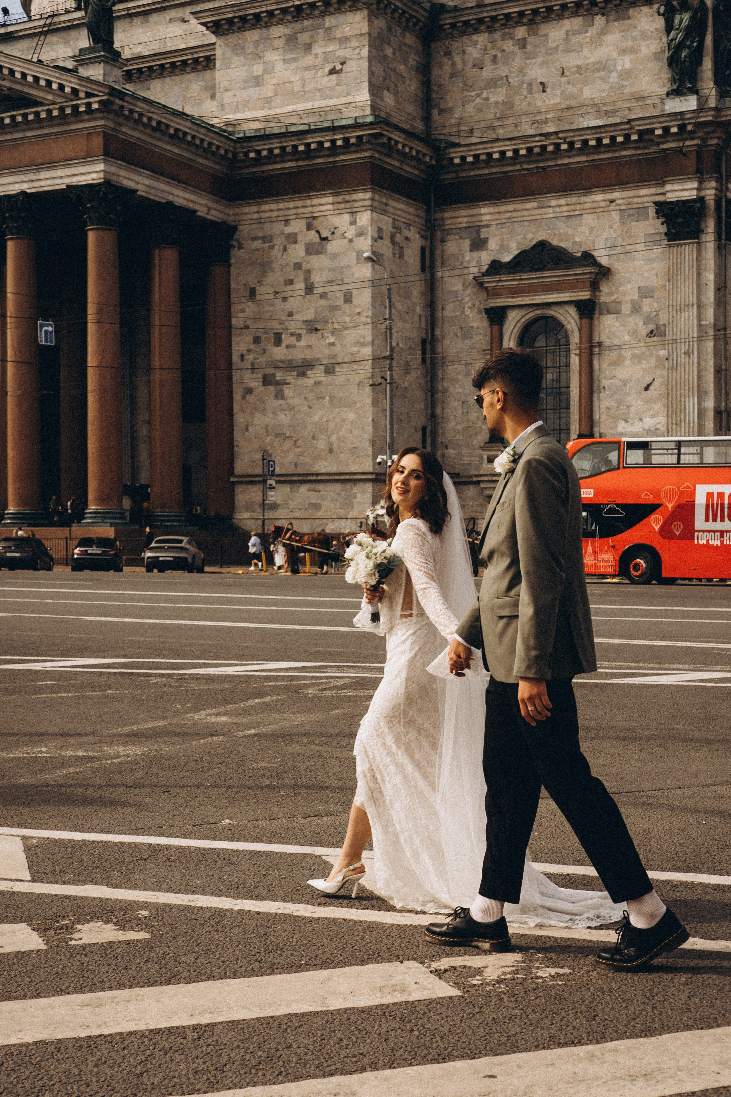 СВАДЕБНАЯ ПРОГУЛКА ВОЗЕ ИСАИКЕВСКОГО СОБОРА АСТОРИИ И ЗАКОНОДАЛЕТНОГО СОБРАНИЯ. Профессиональный фотограф, Санкт-Петербург — Виктория Богомолова