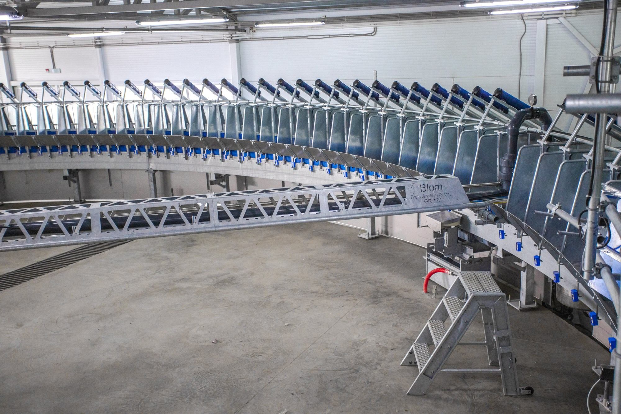 Открытие карусели для дойки скота. Репортажный, промышленный и маркетплейс-фотограф Дмитрий Чернат