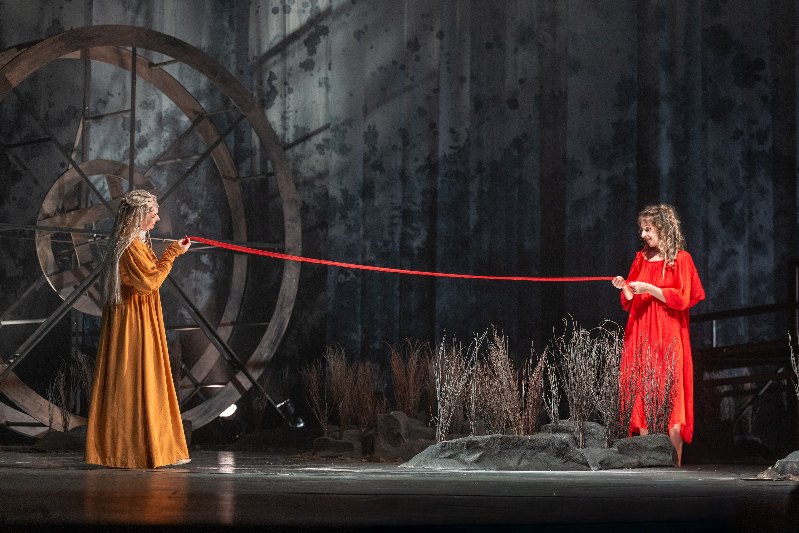 Алтайский молодёжный театр: Яга. Сайт фотографа Сергея Абрамова