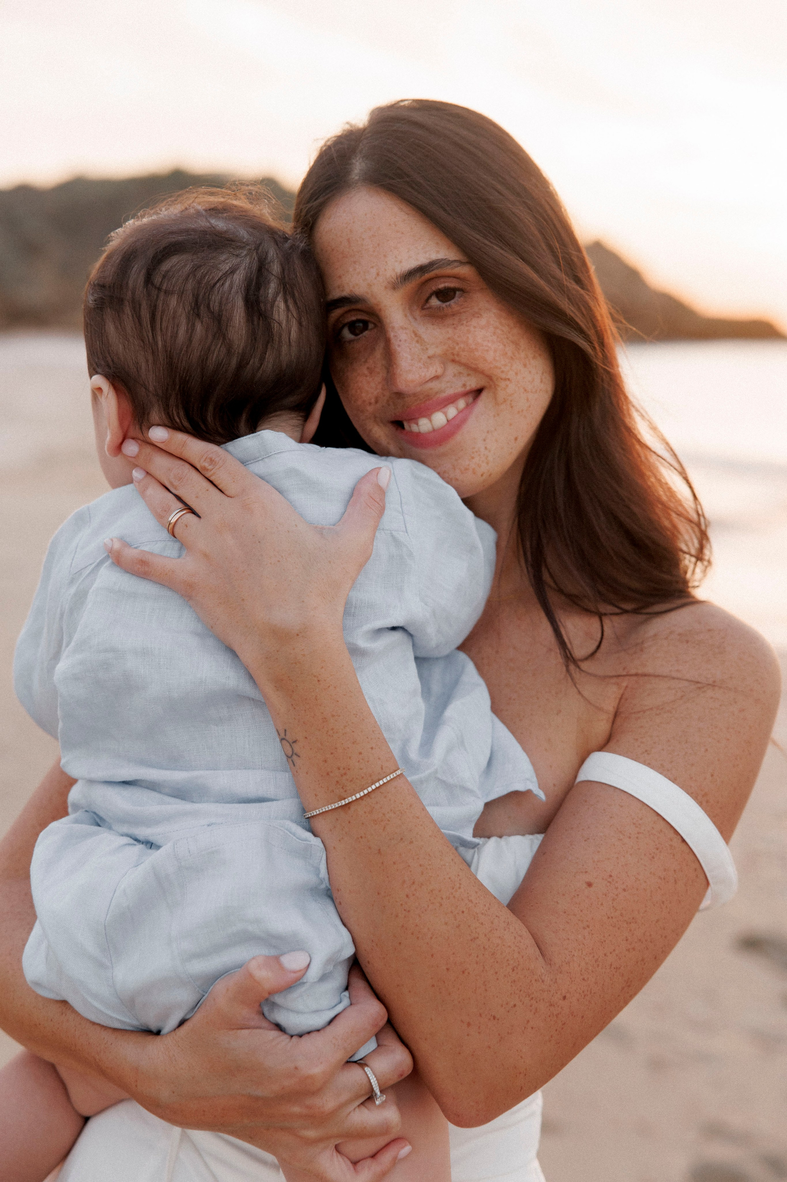 First year family photos near the sea. Главная