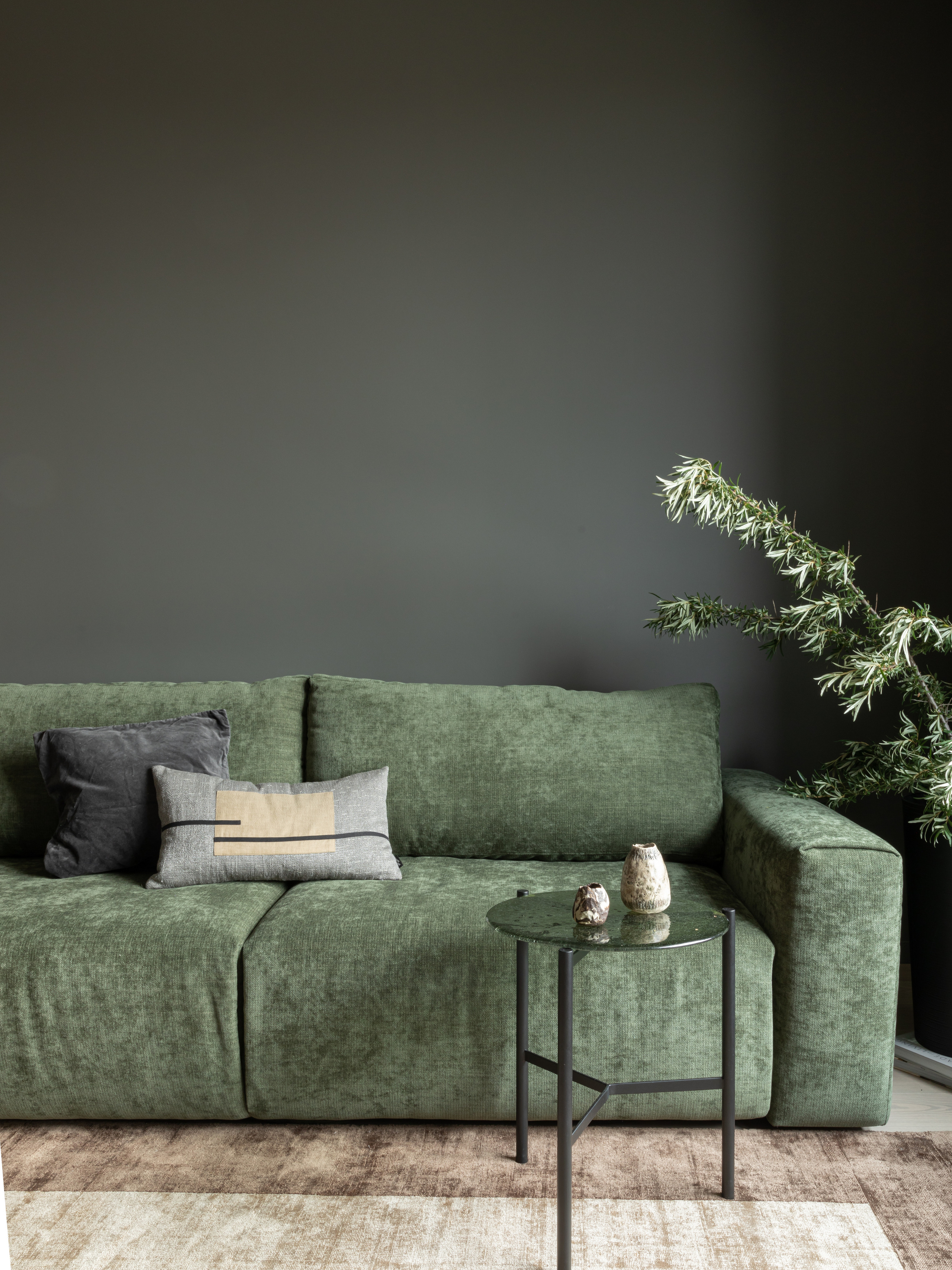 зеленый диван