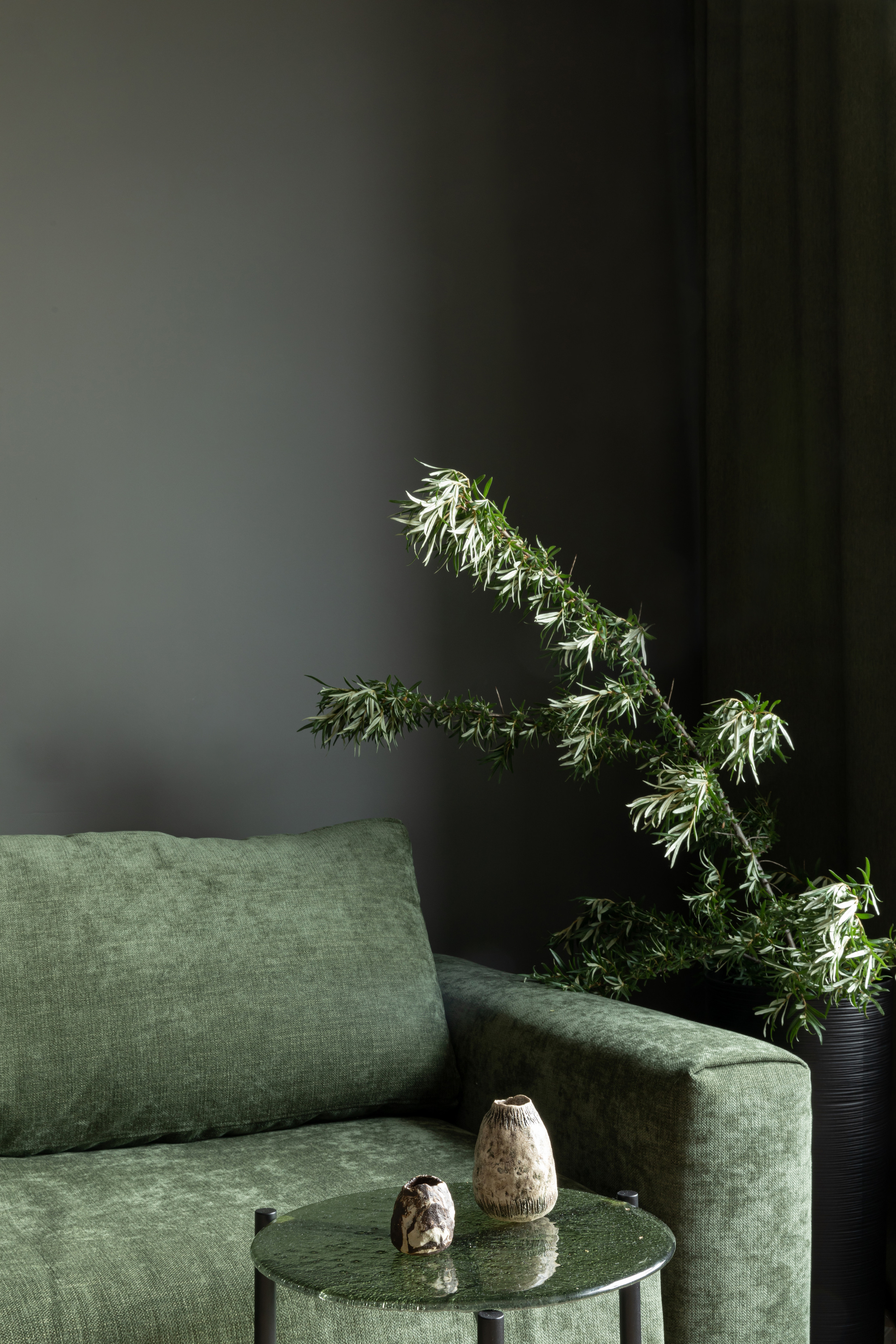 зеленый диван