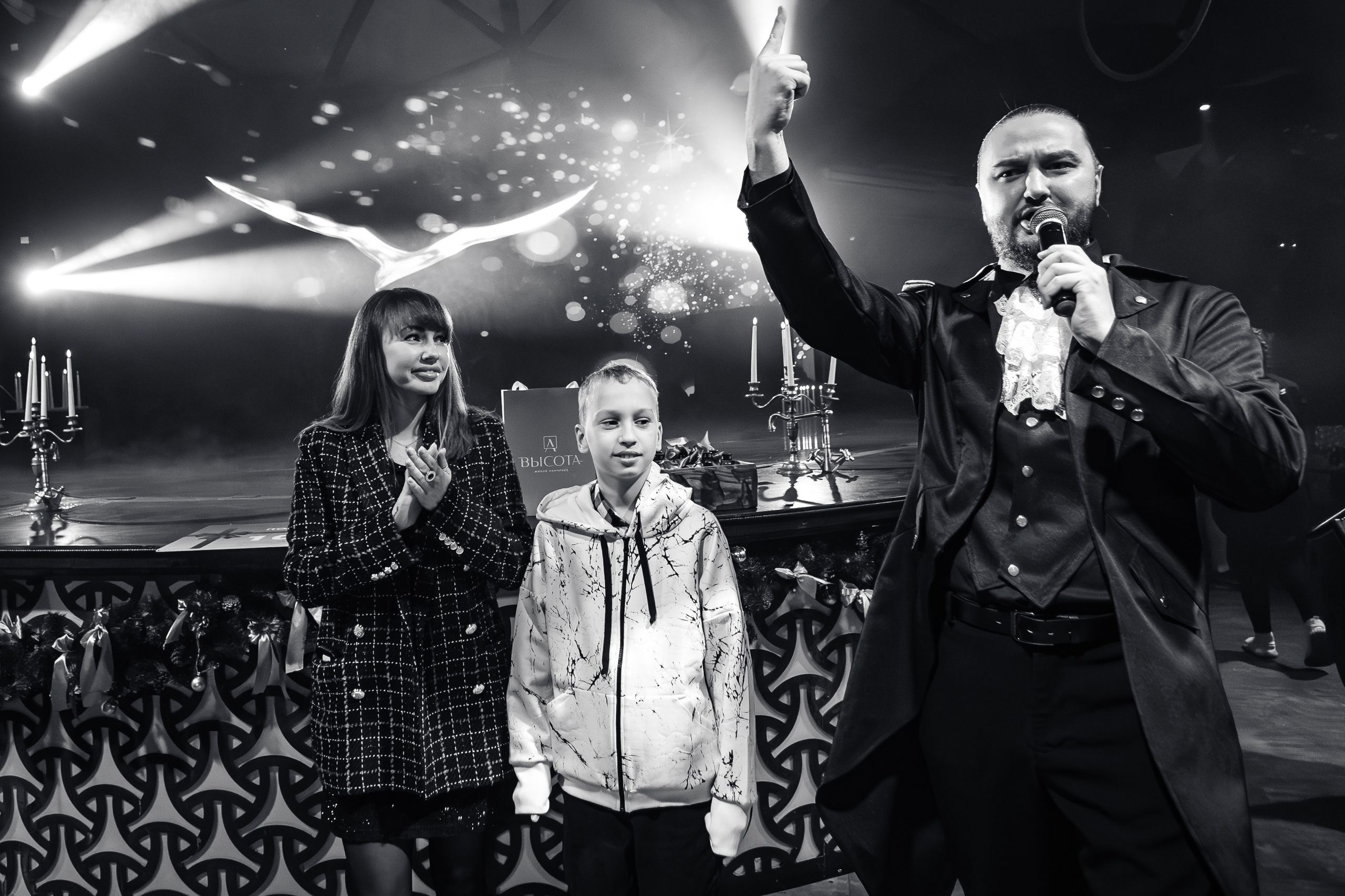 Новогодняя шоу-программа «MAGIC TIME» в PTIZZA BAR_Ялта_31.12.2025. Аминов Руслан | Фотограф