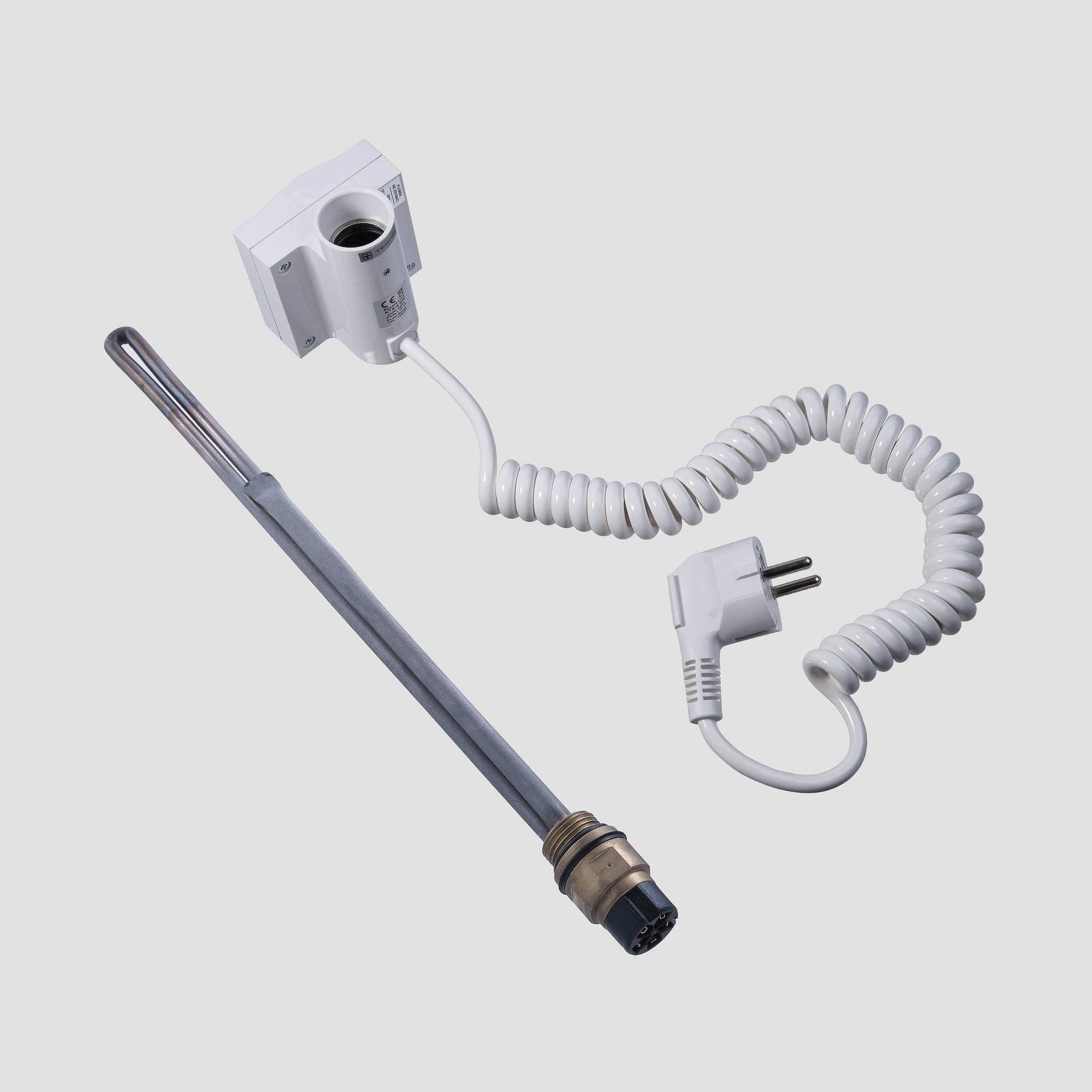 Предметные фотографии регуляторов и нагревателей для отопительных приборов