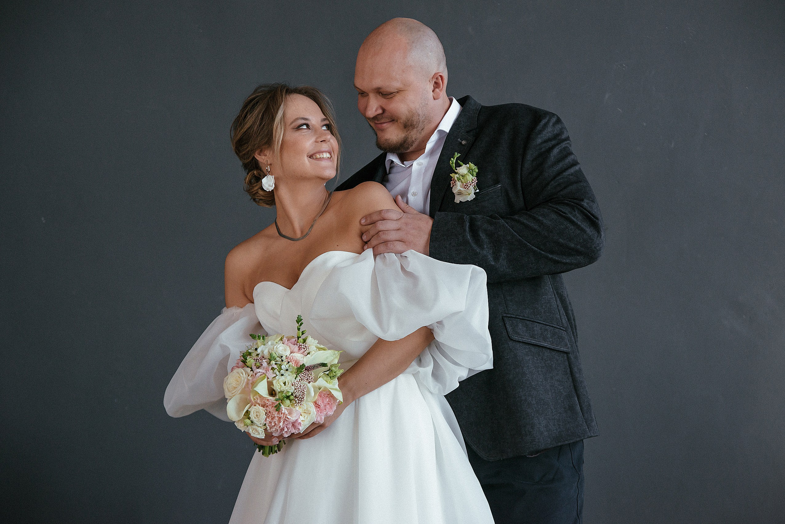 Свадебная студийная фотосессия в фотостудии MAIN. Свадебный  Фотограф Дарья Едапина Новосибирск. Фотограф Дарья Едапина Новосибирск