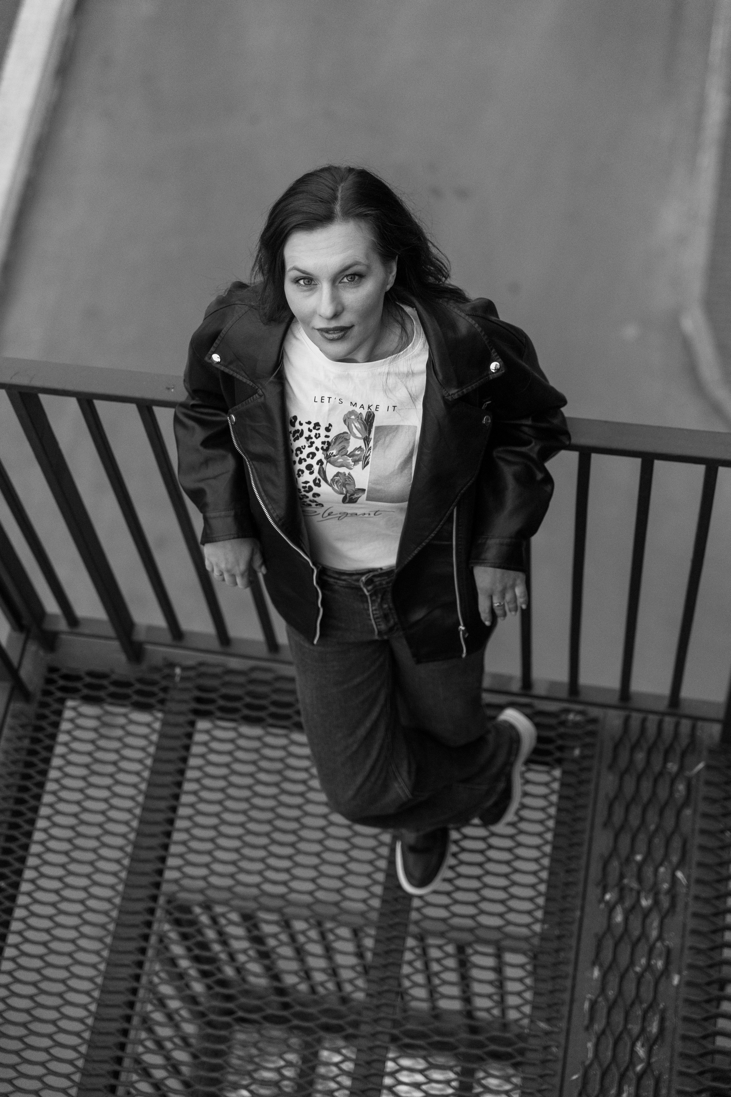 Фотосессия в городе на парковке. Женский фотограф в Красноярске