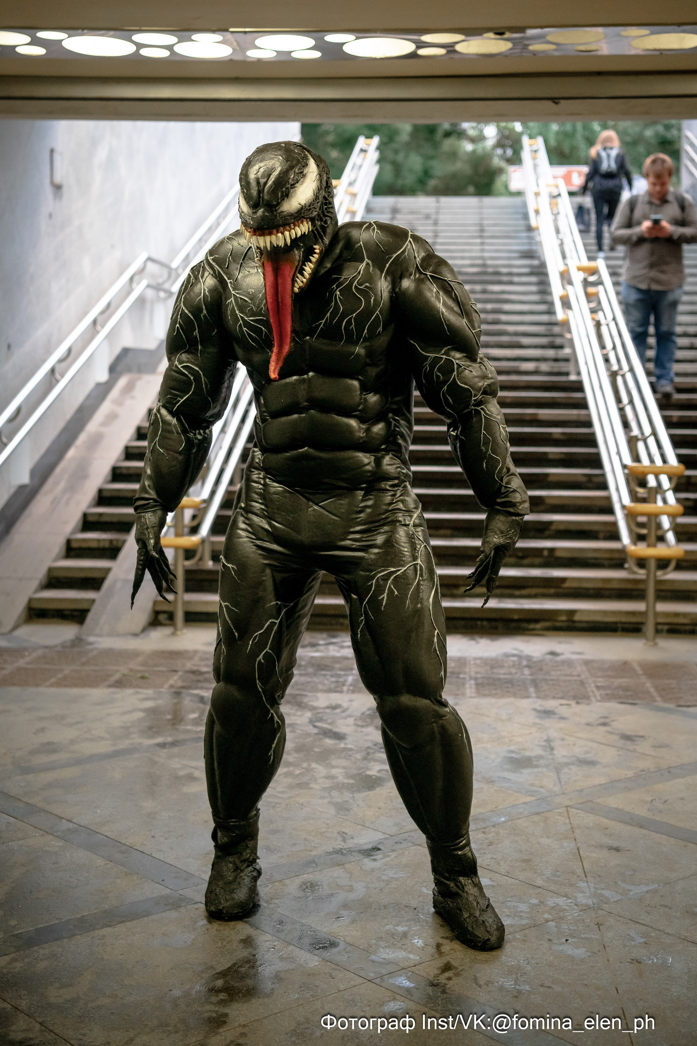 Человек паук и Веном в метро ЕКБ. Фомина Елена Свадебный и семейный фотограф