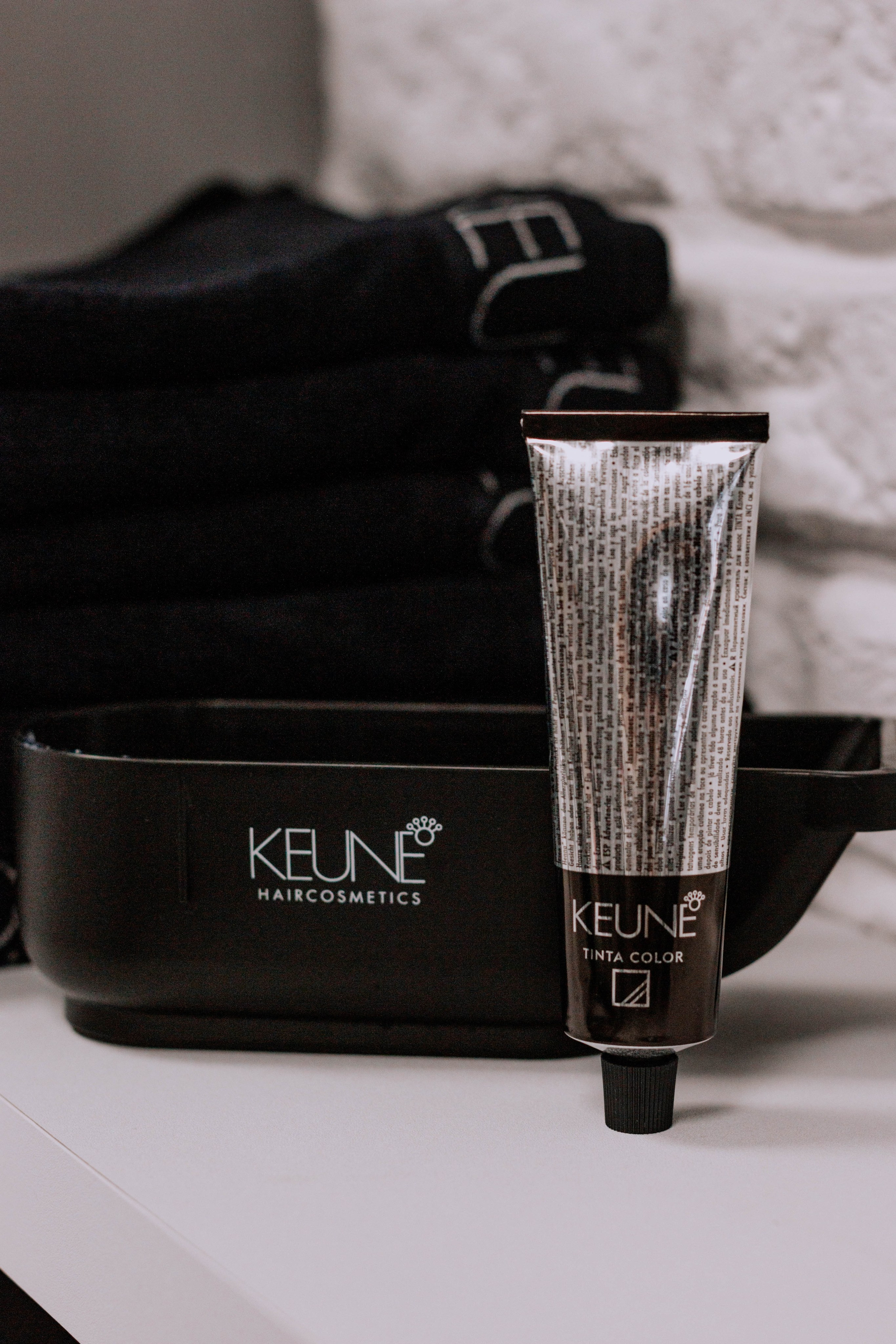 Настя- стилист по волосам. Бережно сохраняю ваши чувства и истории на своих фотографиях