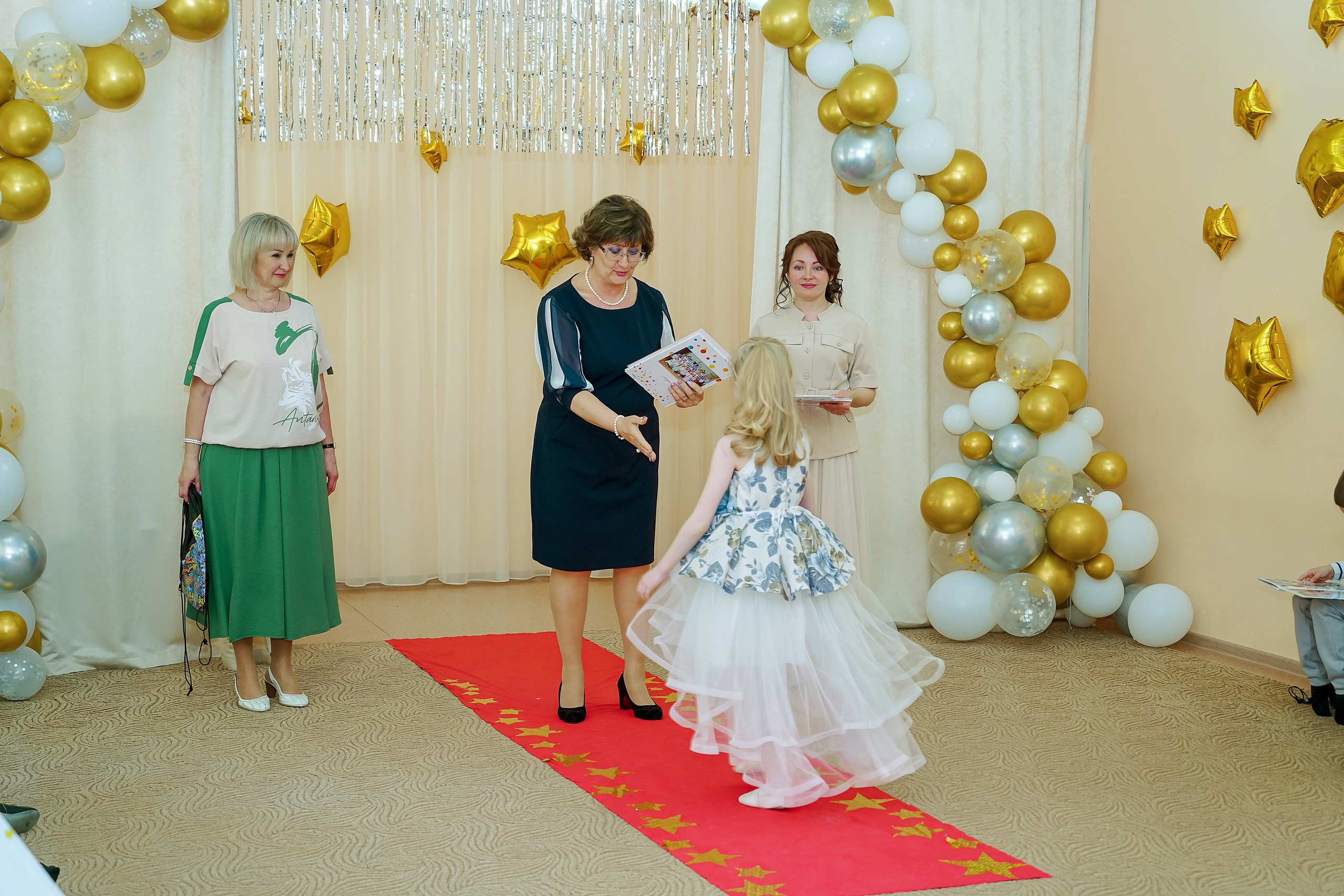 Фотосъемка видеосъёмка фотограф видеооператор новогодних утренников  в. Фотограф, видеооператор Нина Коршунова