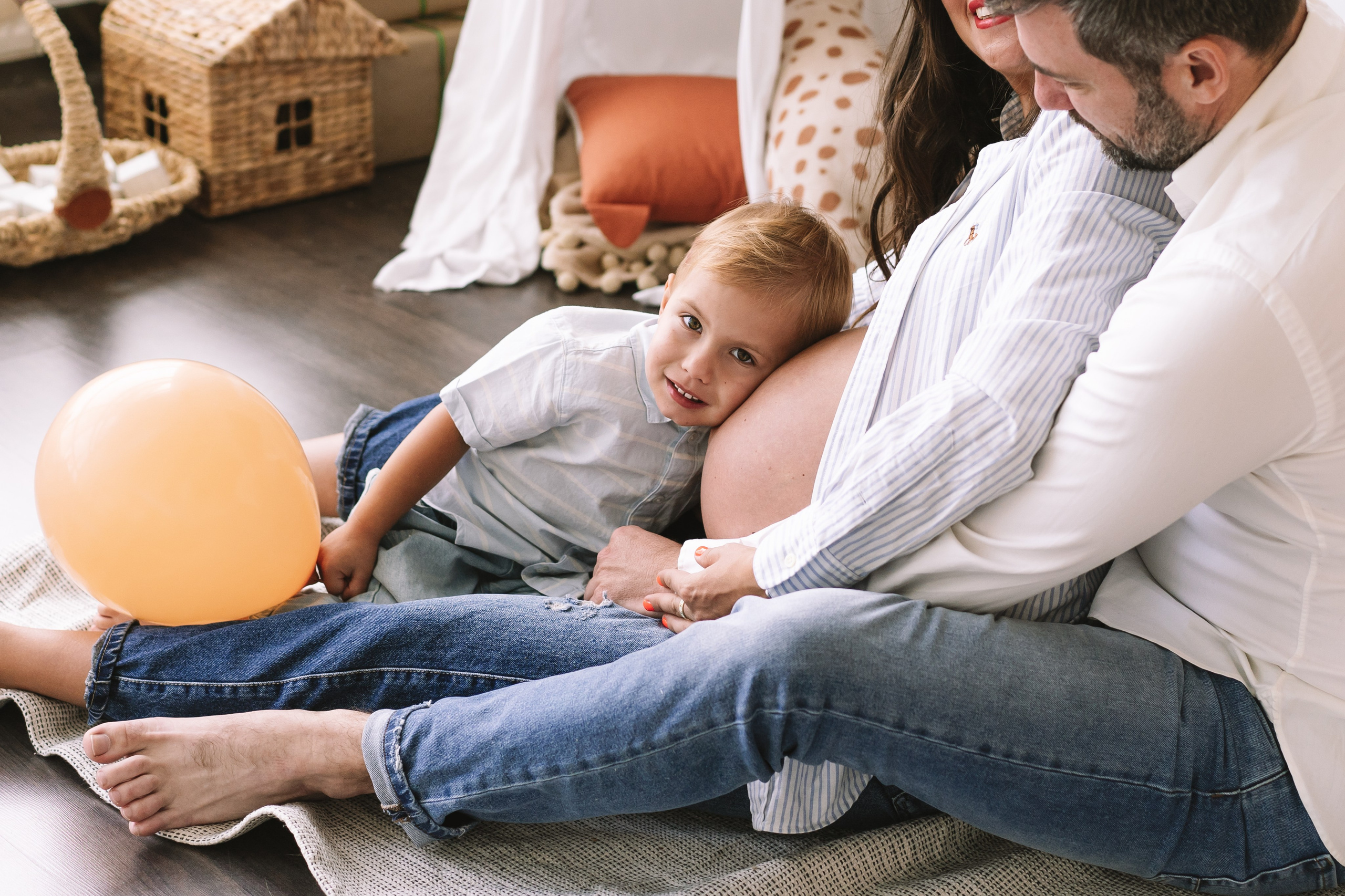 Фотографии беременности, в ожидании чуда. Детская, семейная фотостудия в Санкт-Петербурге