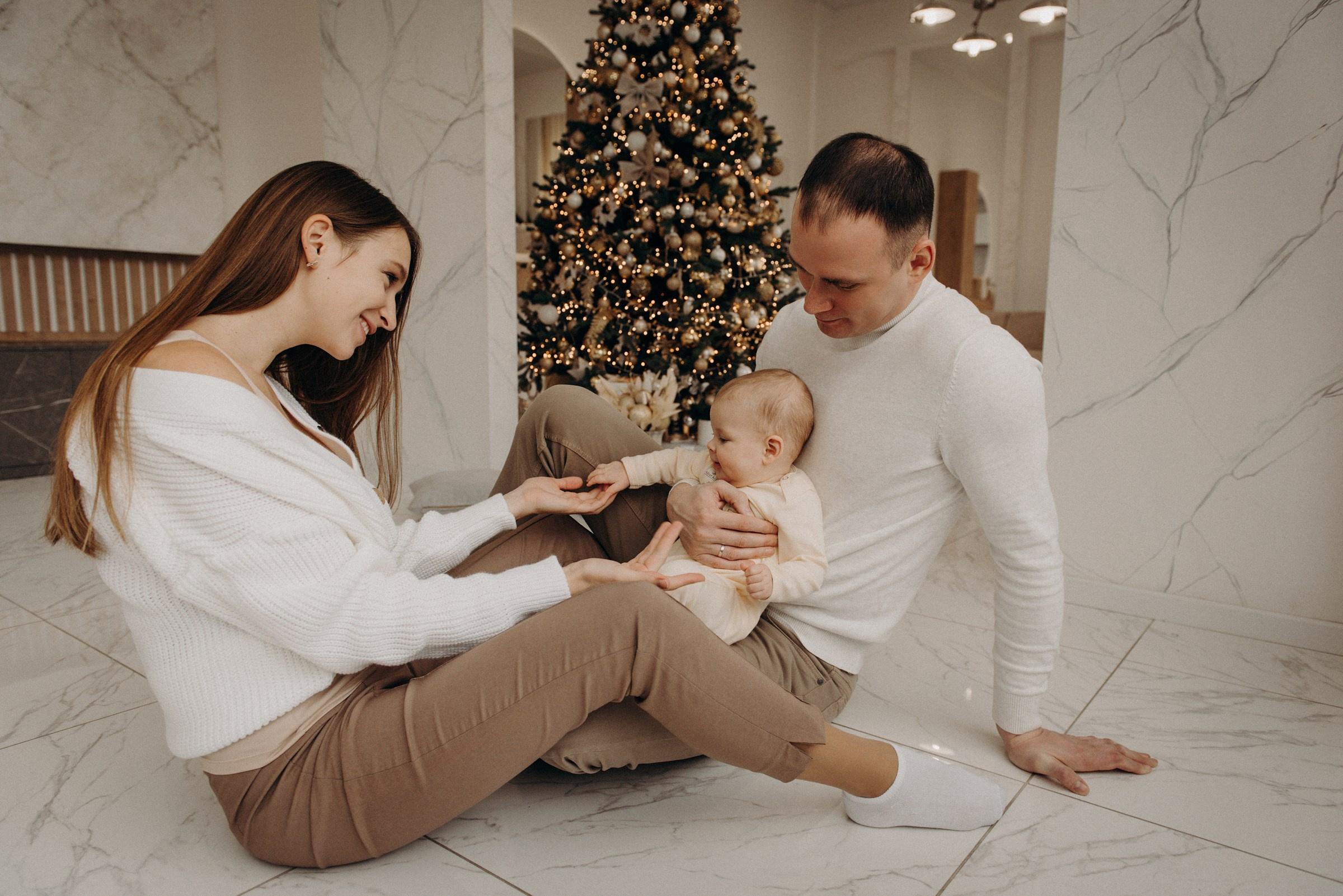 семейная новогодняя фотосессия в фотостудии