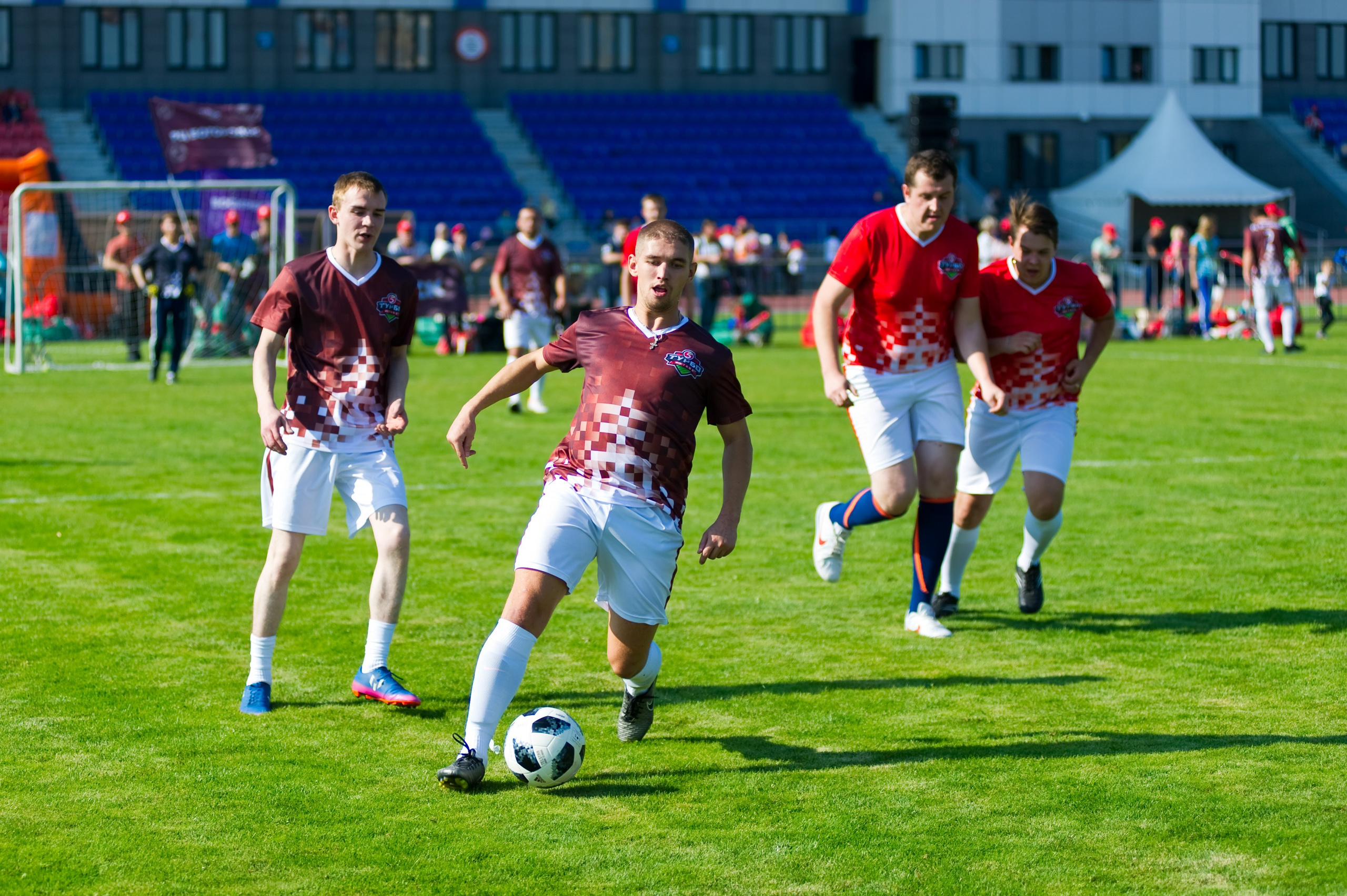 Турбофутбол (корпоративное соревнование «Пятерочки»). Репортажный фотограф и видеограф Слава Думчев. Тимбилдинги, отчетники, корпоративы