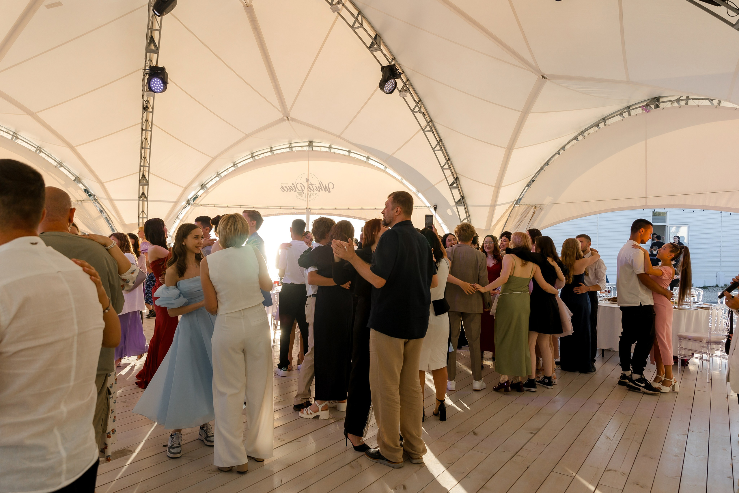 ВЫПУСКНОЙ White Place — Гимназия 52. Свадебный и семейный фотограф Динар Гильмутдинов