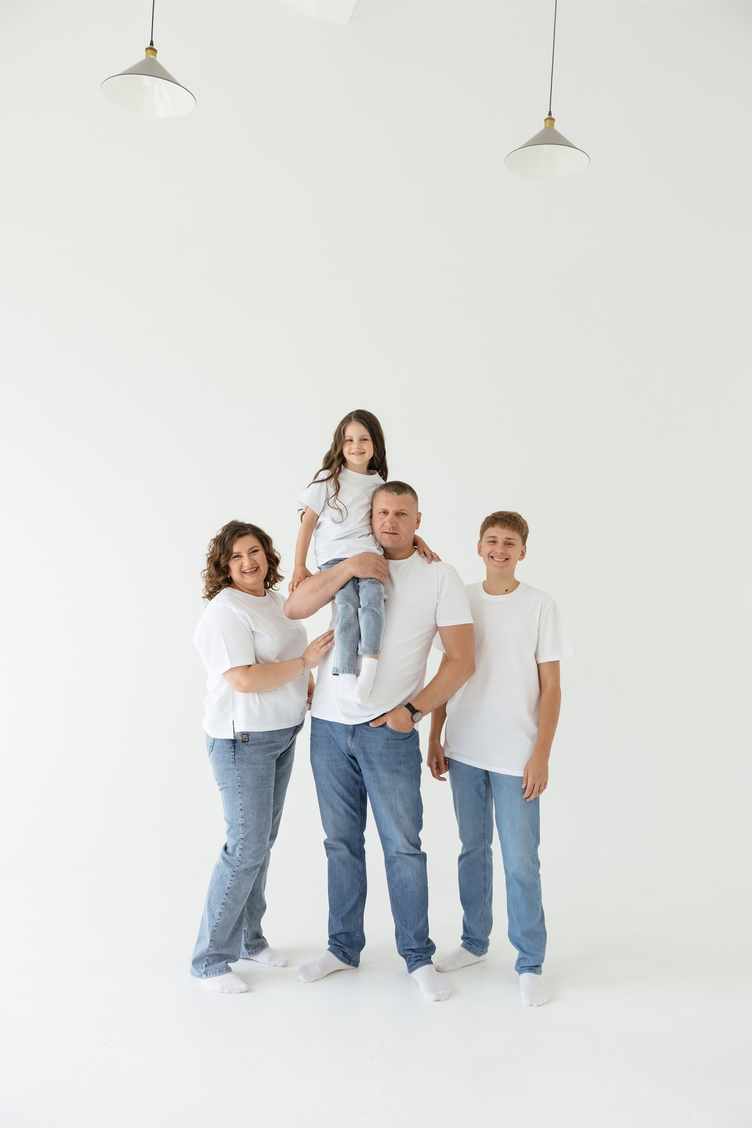 Семейная фотосессия в студии. Семейный и детский фотограф, визуальный гид, декоратор в Москве