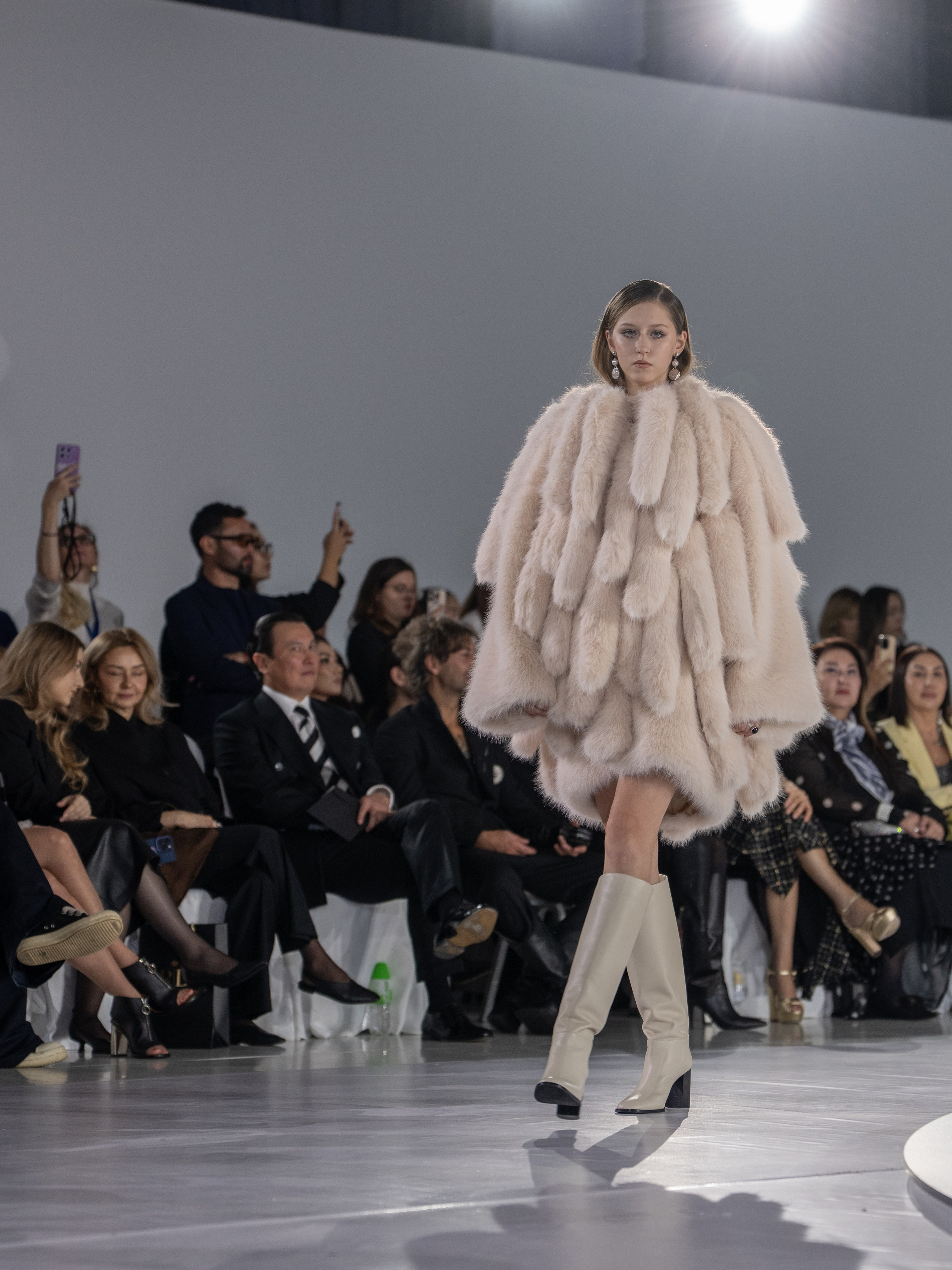 Дизайнер Arunaz. Сайт Алматинского НЮ АРТ, будуар и фэшн фотографа Дениса Карпенко