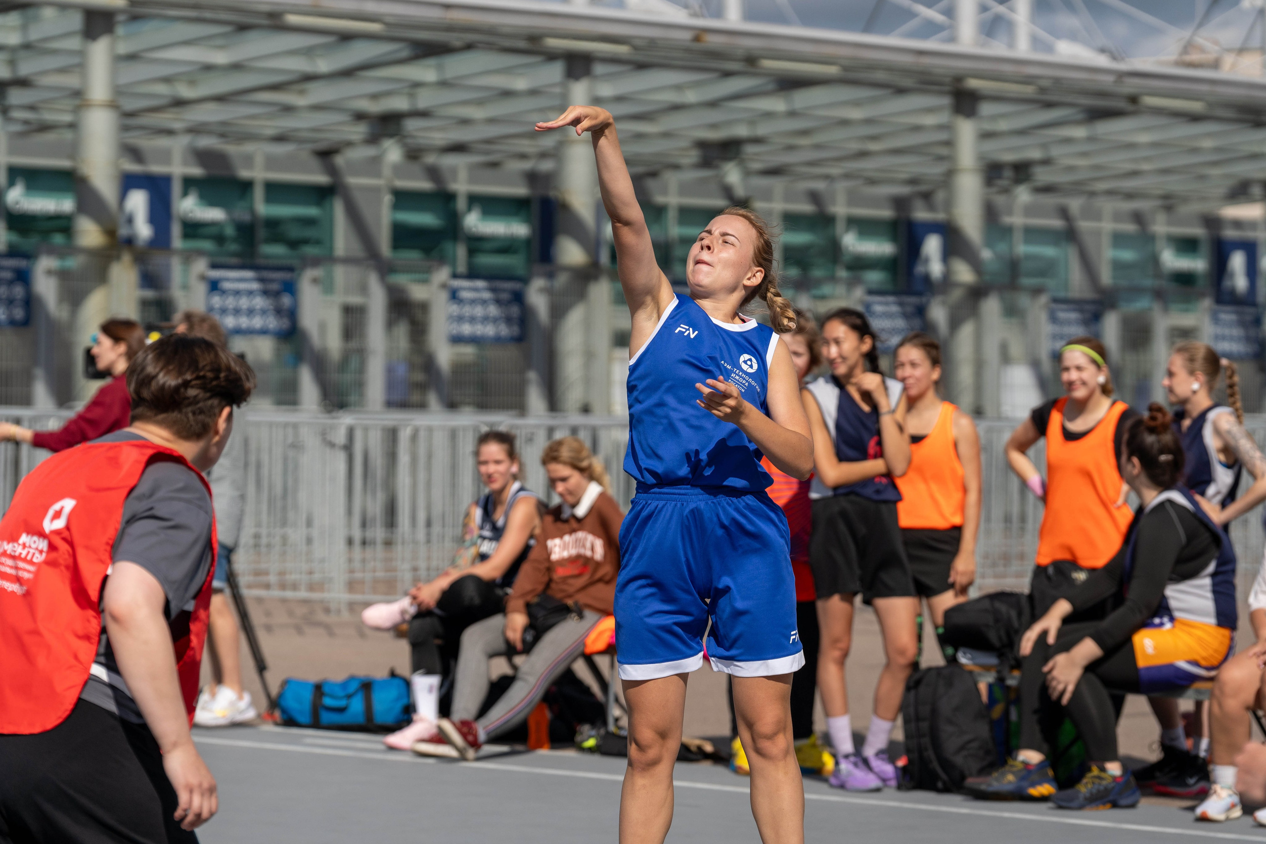 Игрок делает бросок на матче 3х3, спортивный фотограф Санкт-Петербург